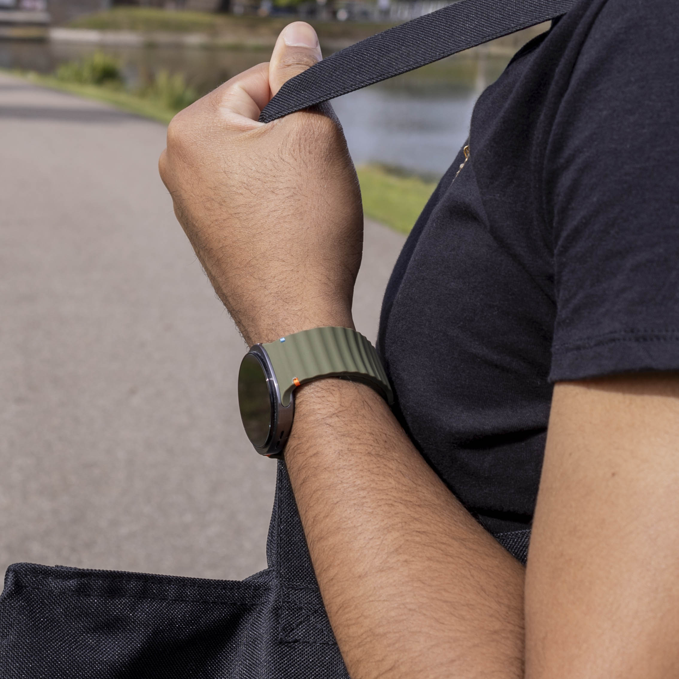 Samsung Galaxy Watch 8 - 44mm Wave Silikonarmband (Olivgrün)