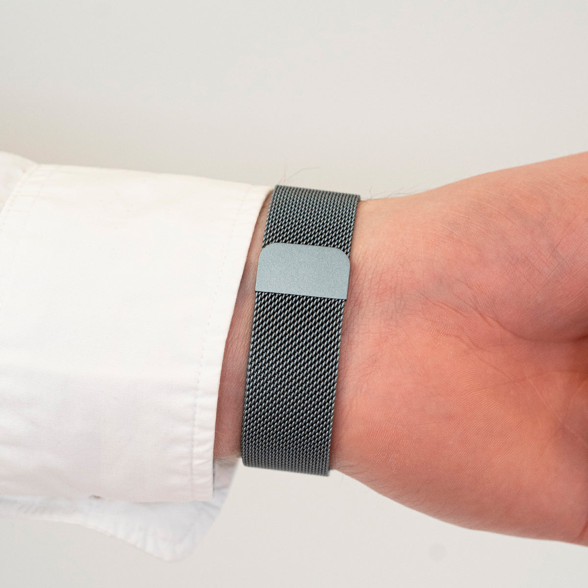 Milanese Strap 'One Push', space grey, lifestyle photo