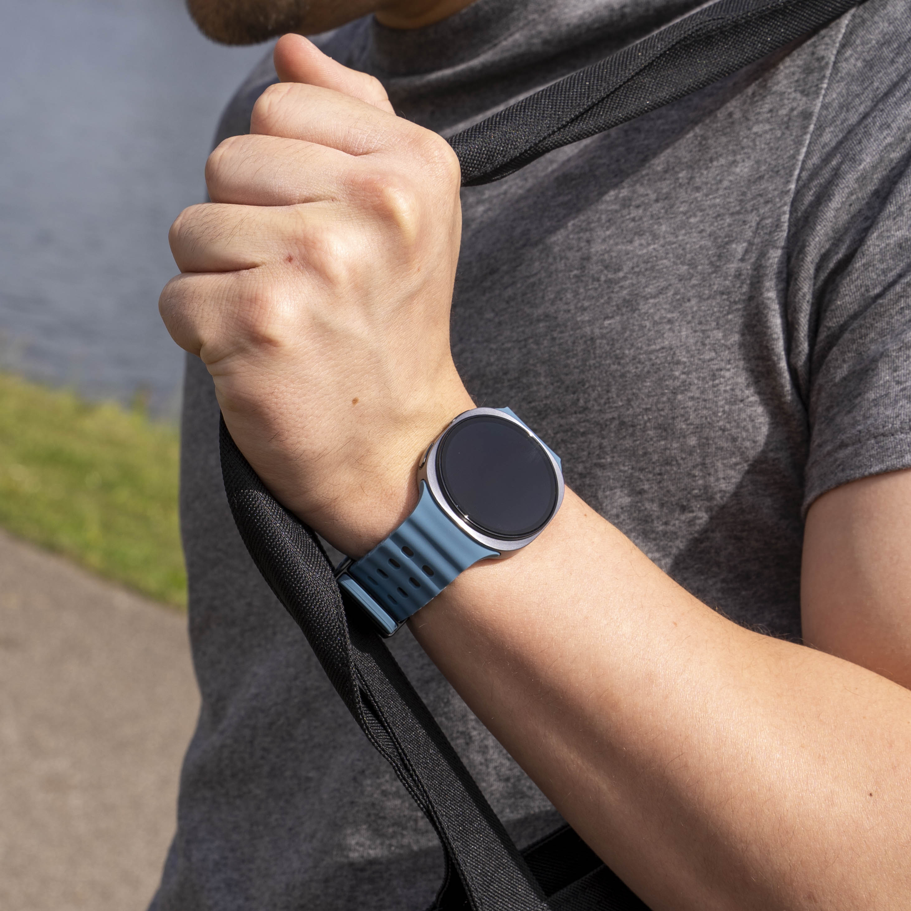 Samsung Galaxy Watch 9 - 44mm Ocean Strap (Matte Blue)