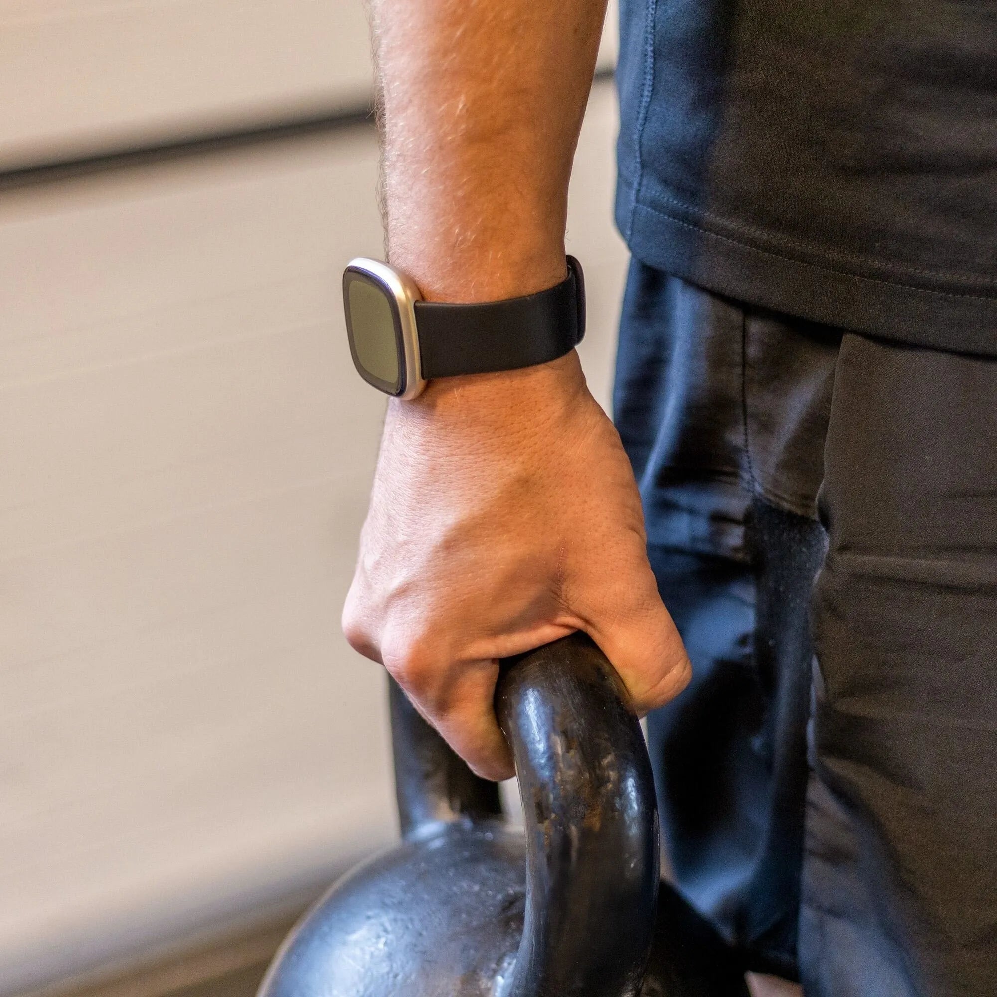 Fitbit Versa 4 Silikonarmband Classic (Schwarz)