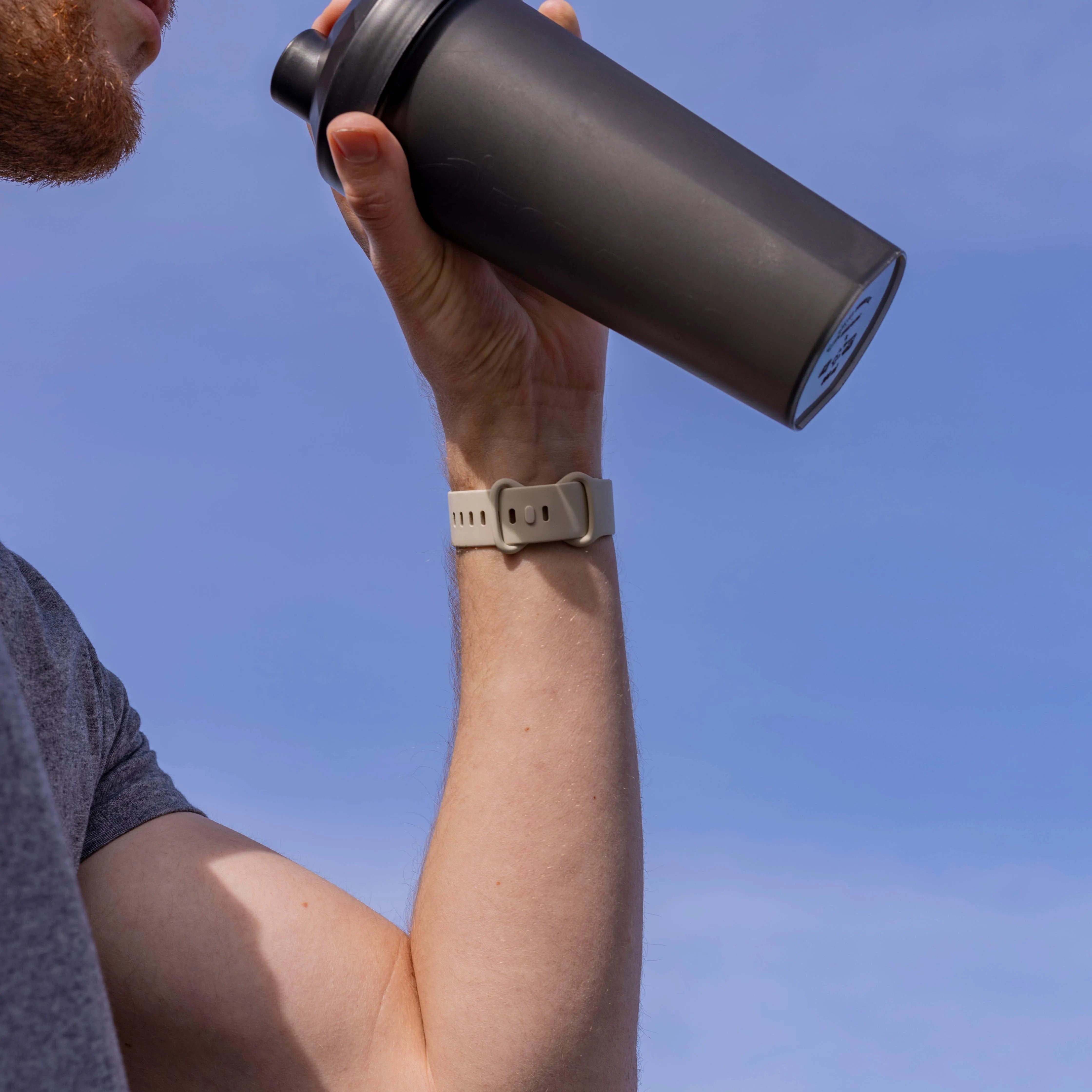 Fitbit Versa 4 Silikonarmband Classic (Gebrochenes Weiß)