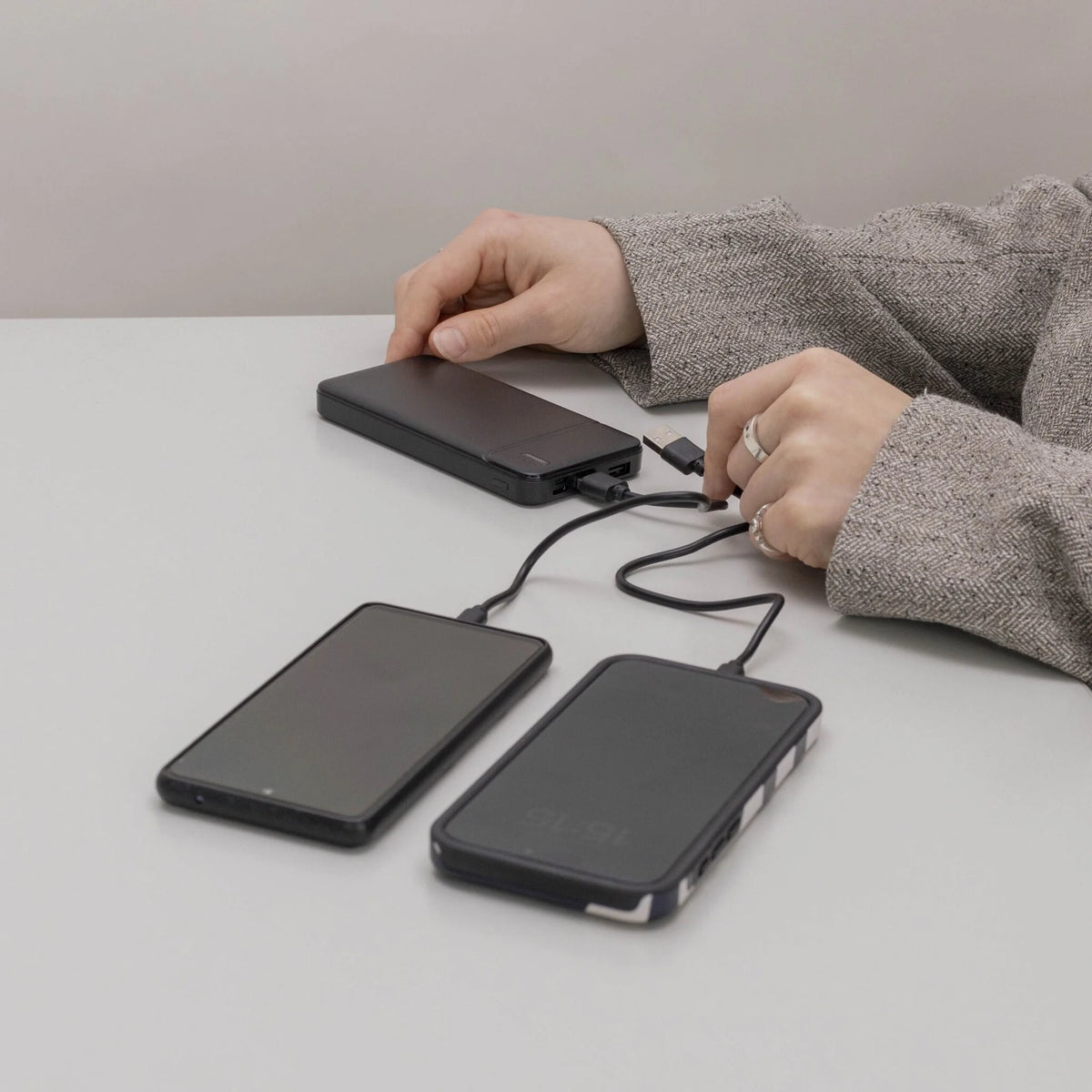 Coverzs Ultradünn 10.000 mah Powerbank (schwarz)
