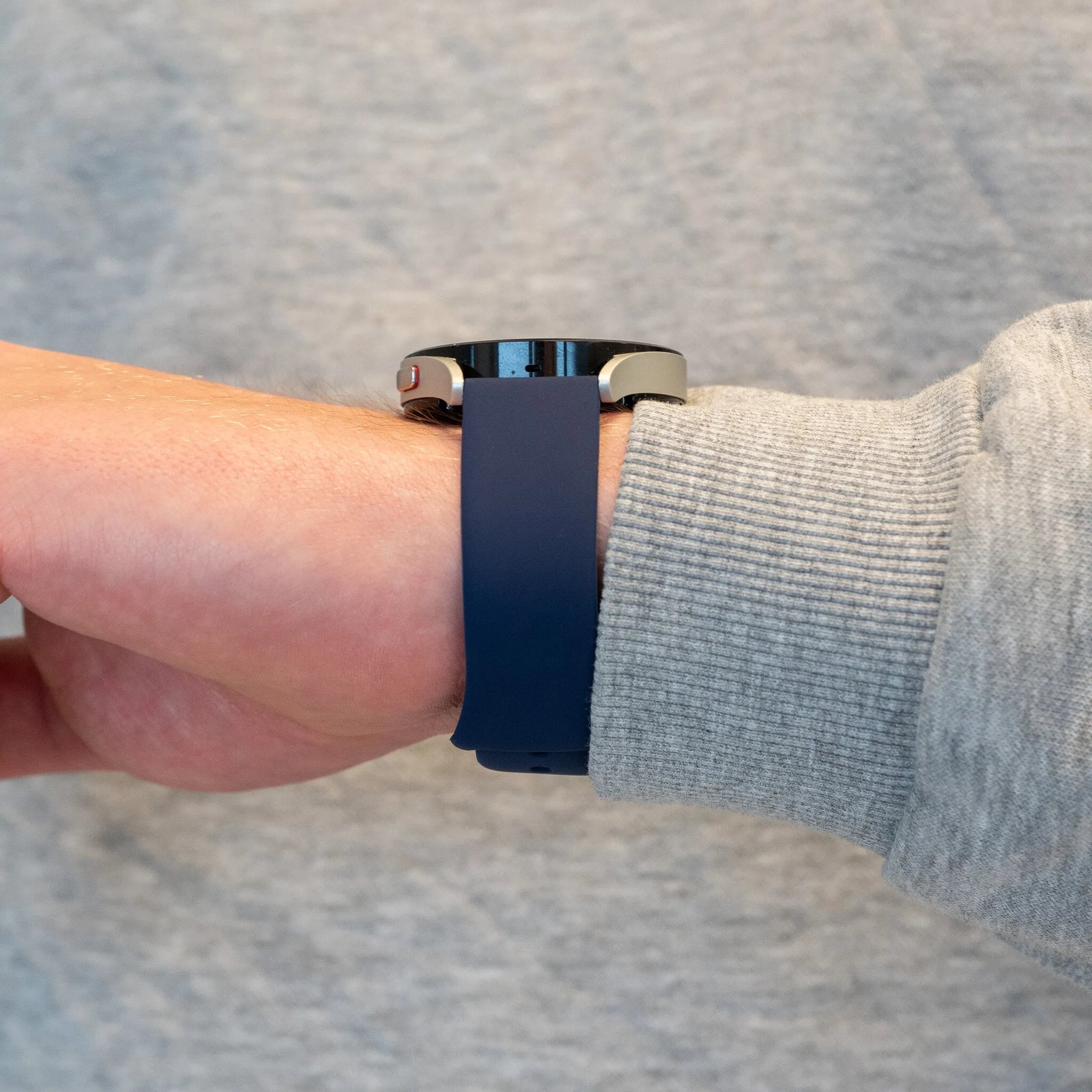 Silicone Sport Strap 'Deluxe', dark blue, lifestyle photo