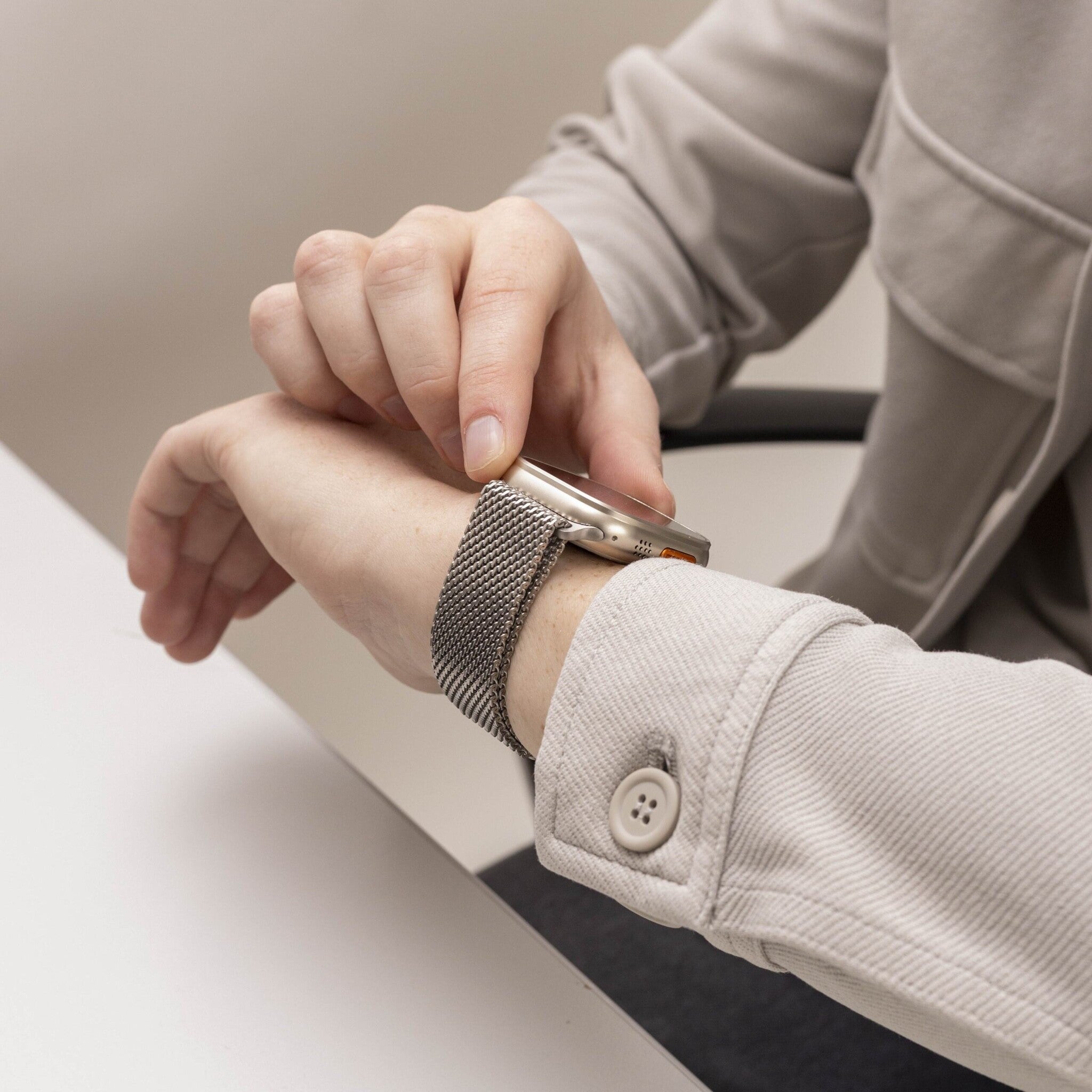 Apple Watch Ultra Modernes Milanese Armband (Titan)