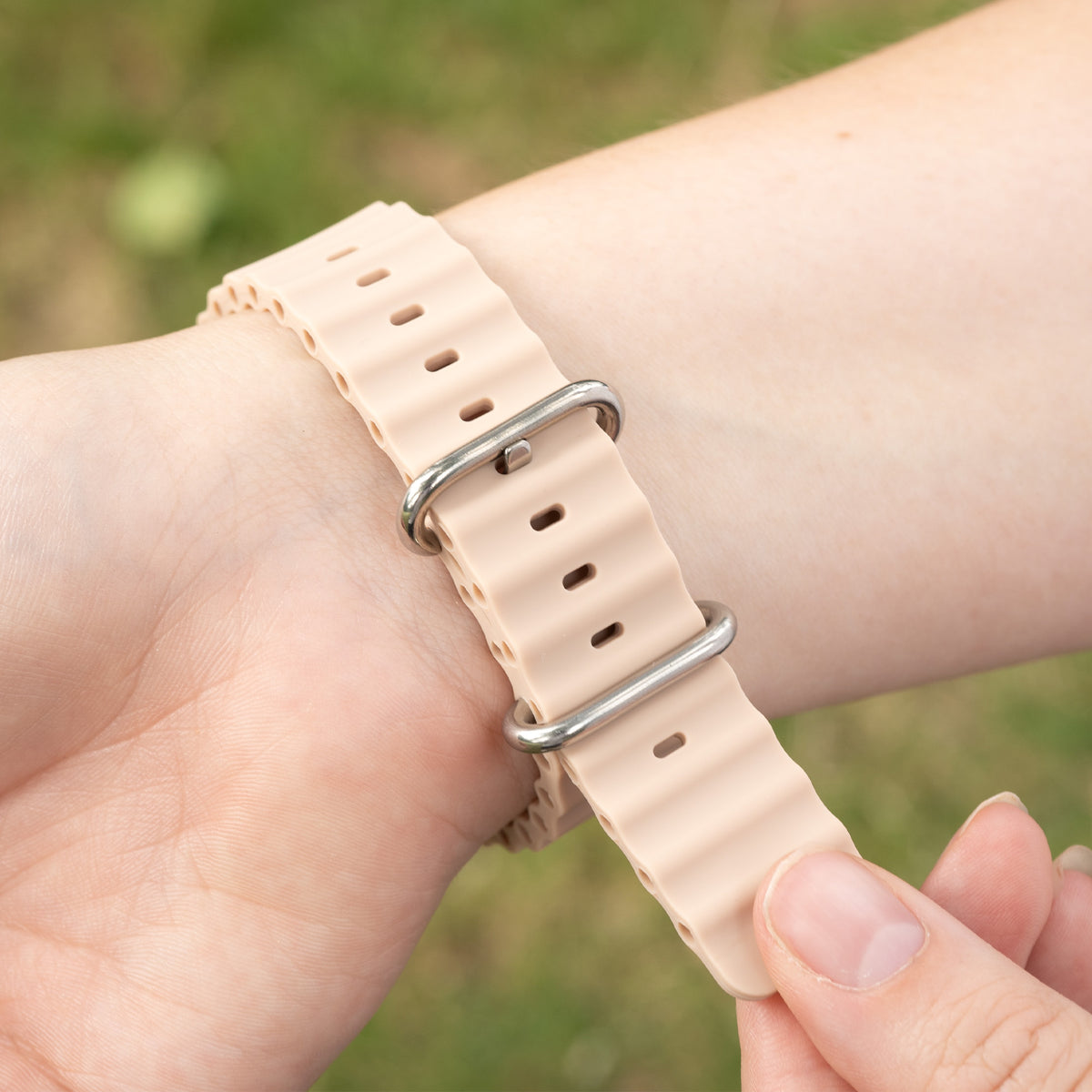 Silicone Ocean Strap, starlight, lifestyle photo