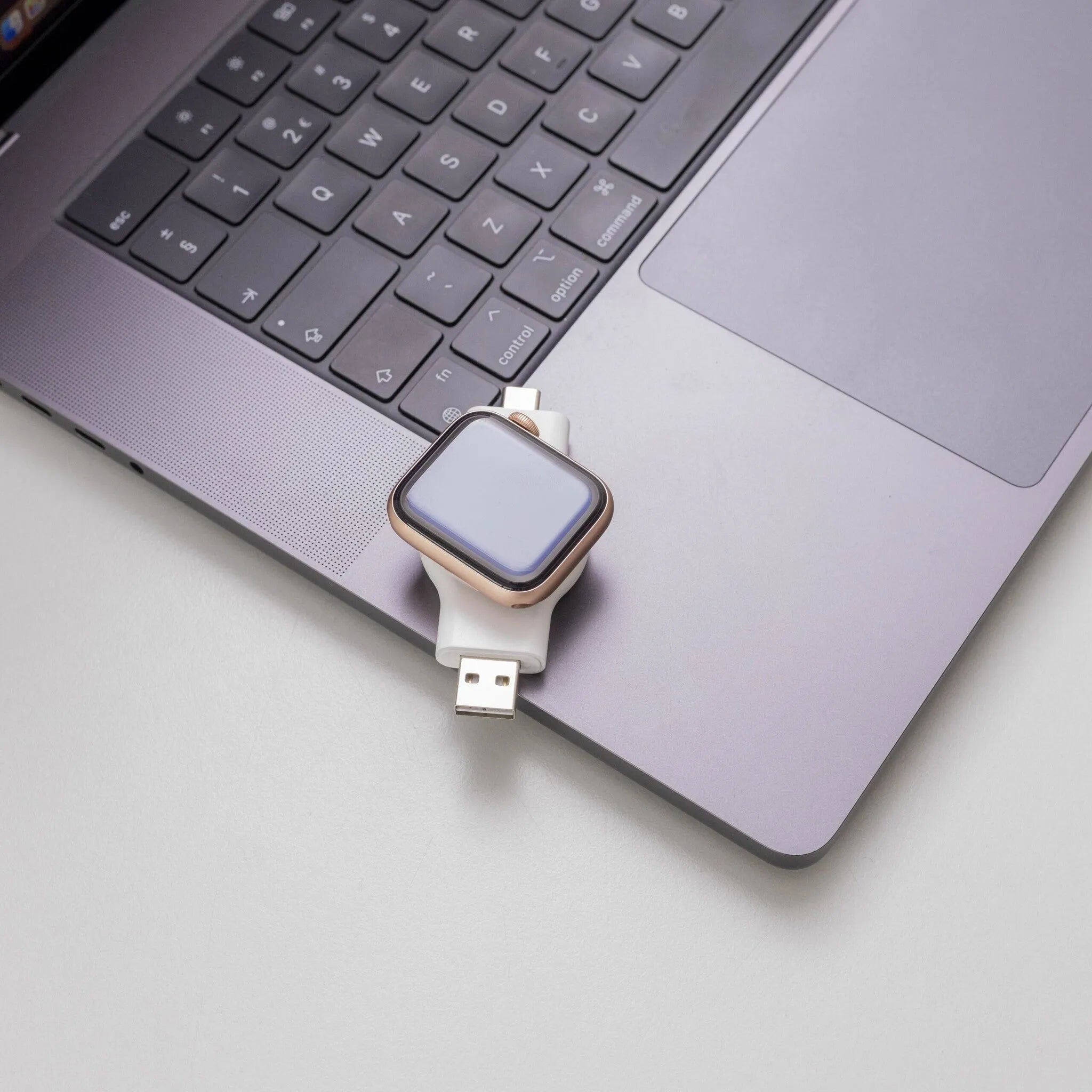 Apple Watch Mini Ladegerät mit USB-A & USB-C Anschluss