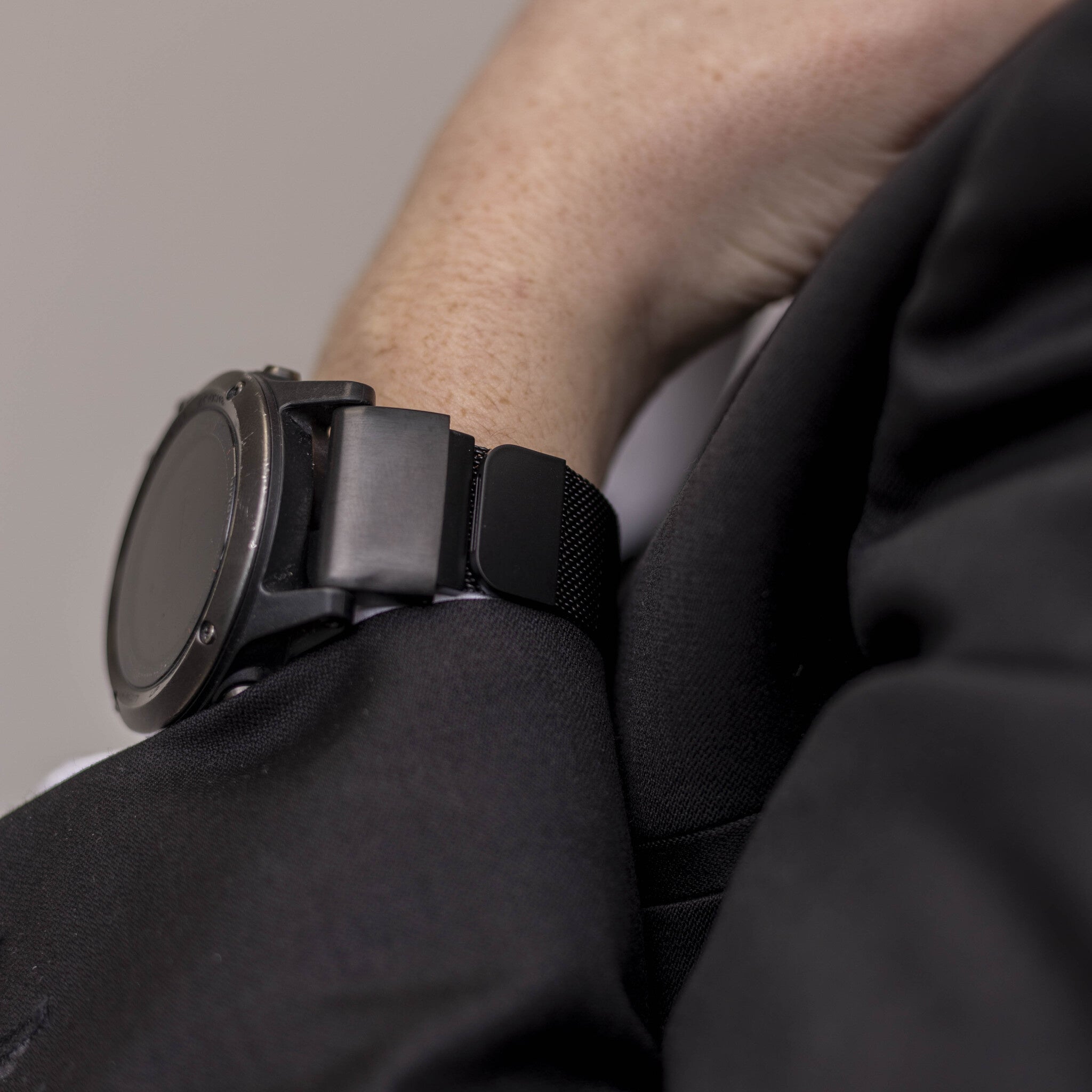 Garmin Forerunner 970 Milanese-Armband (Schwarz)