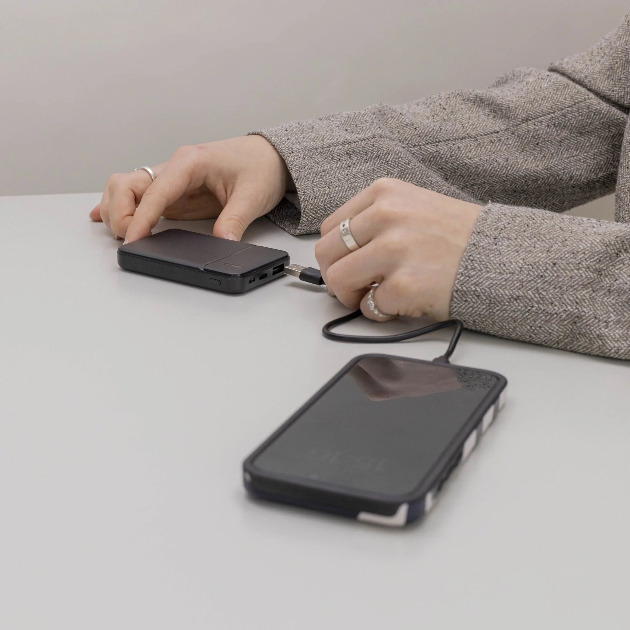 Coverzs Ultradünn 5.000 mah Powerbank (schwarz)