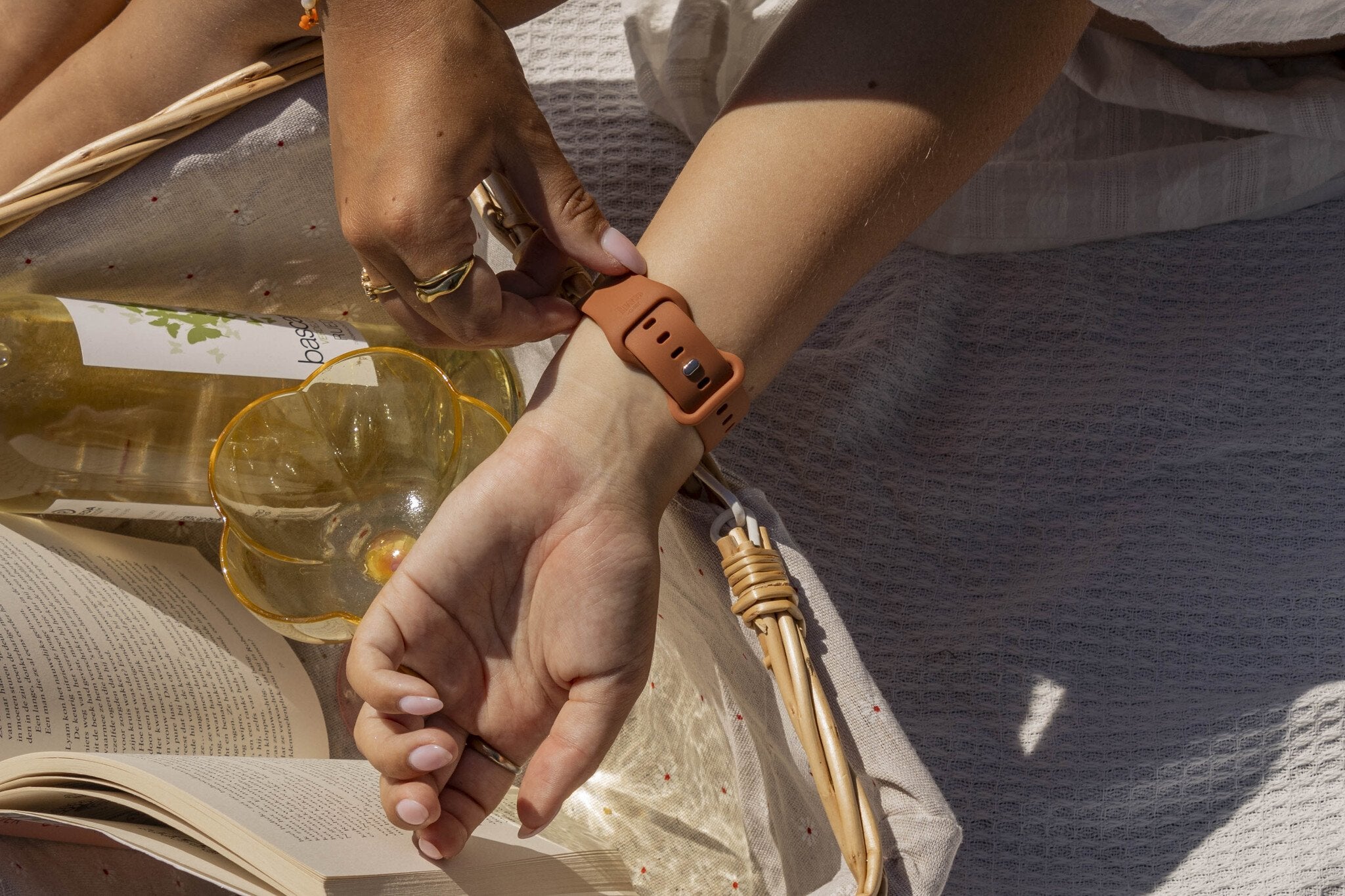 xoxo Wildhearts Apple Watch Silikonarmband (Braun)