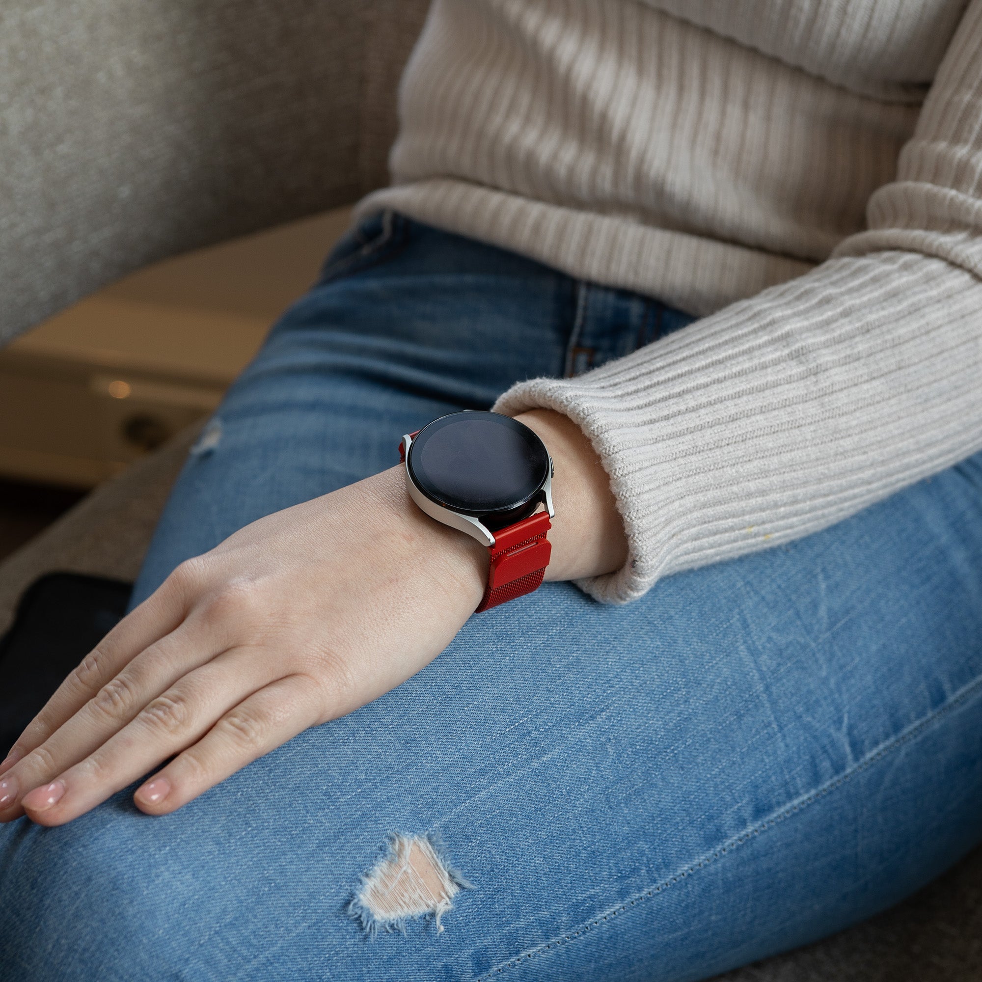 Samsung Galaxy Watch 7 - 44mm Milanese Strap (Red)