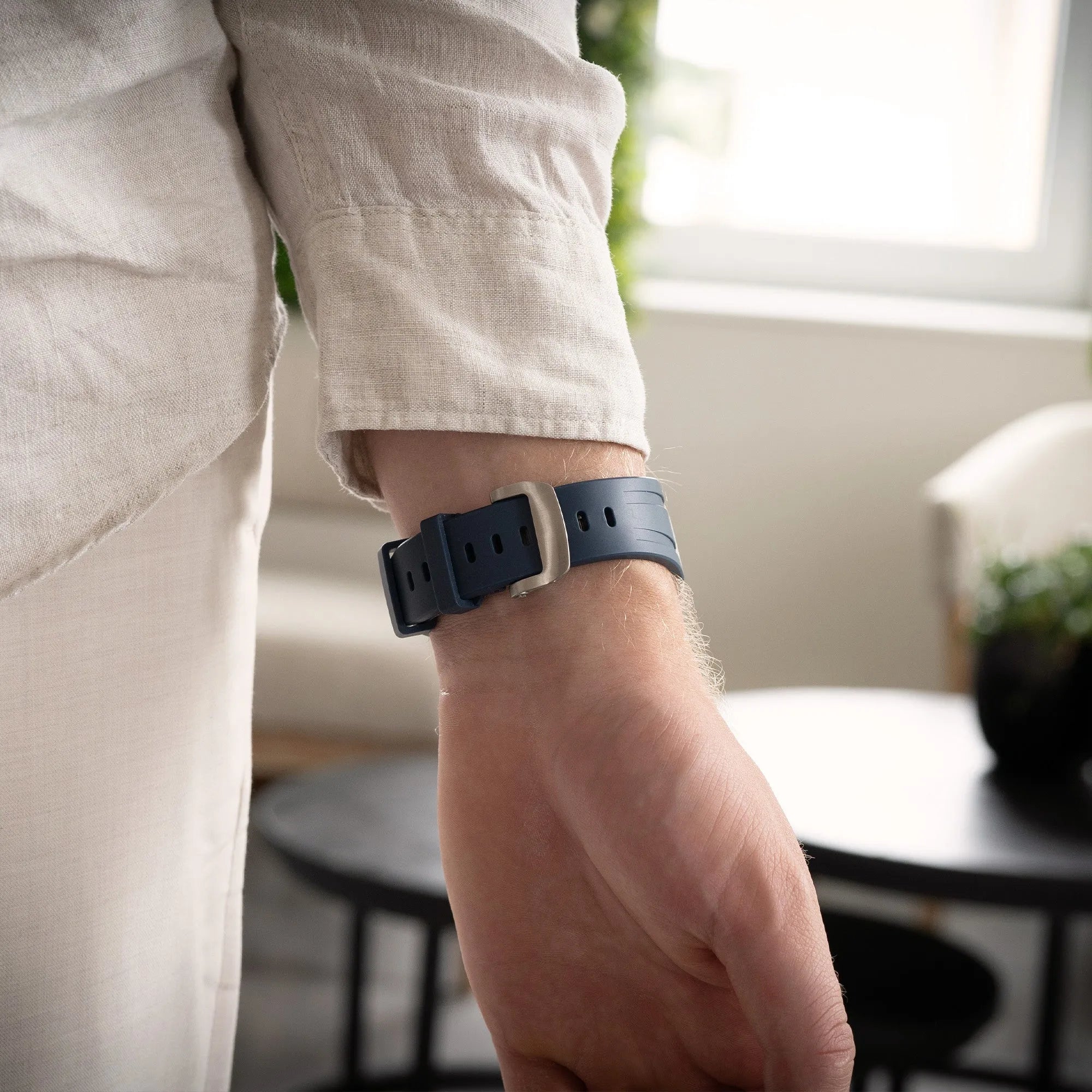 Bandz Apple Watch Silikonarmband 'Luxe Liquid' (Blau/Silber)