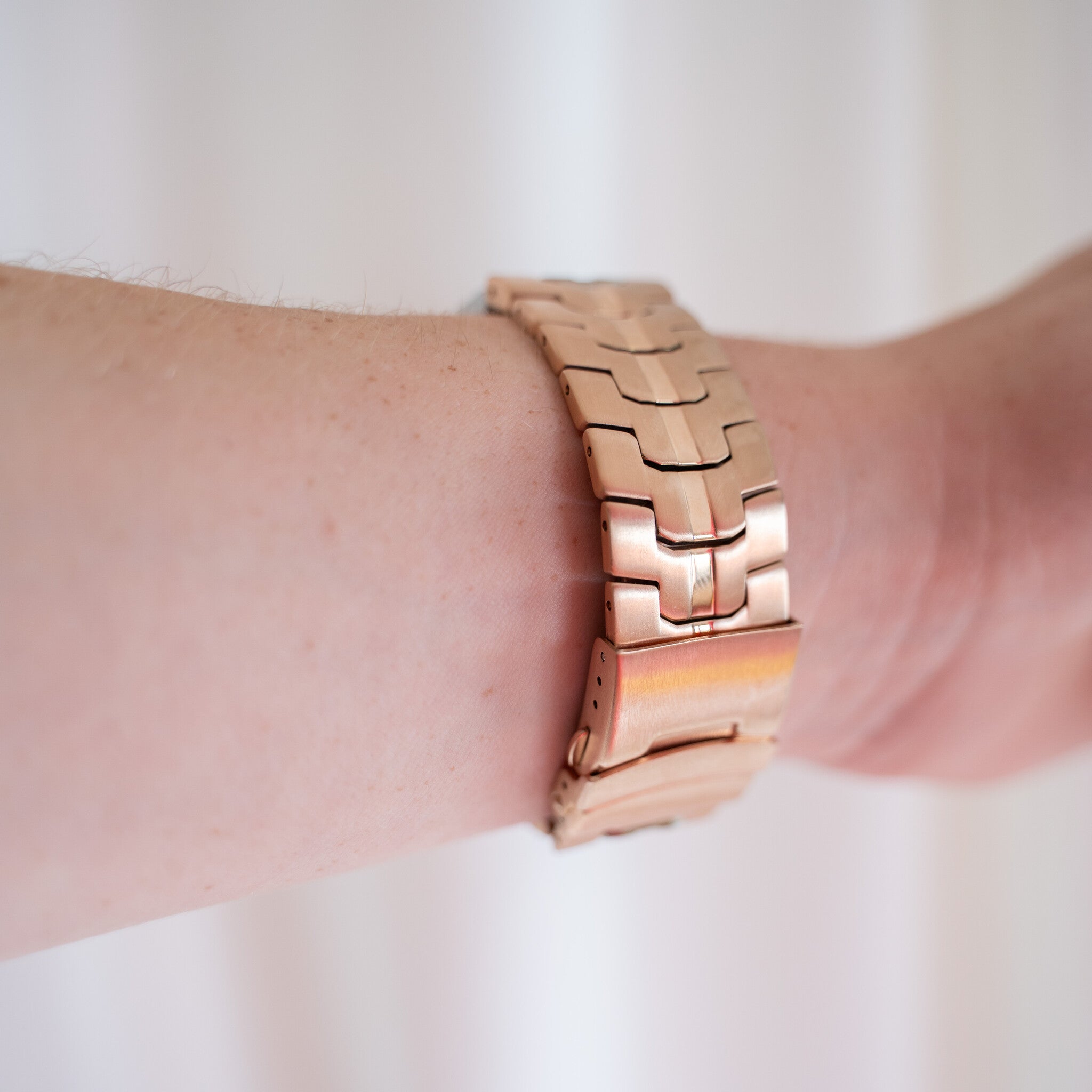 Samsung Galaxy Watch 7 - 44mm Steel Iron Strap (Rose Gold)