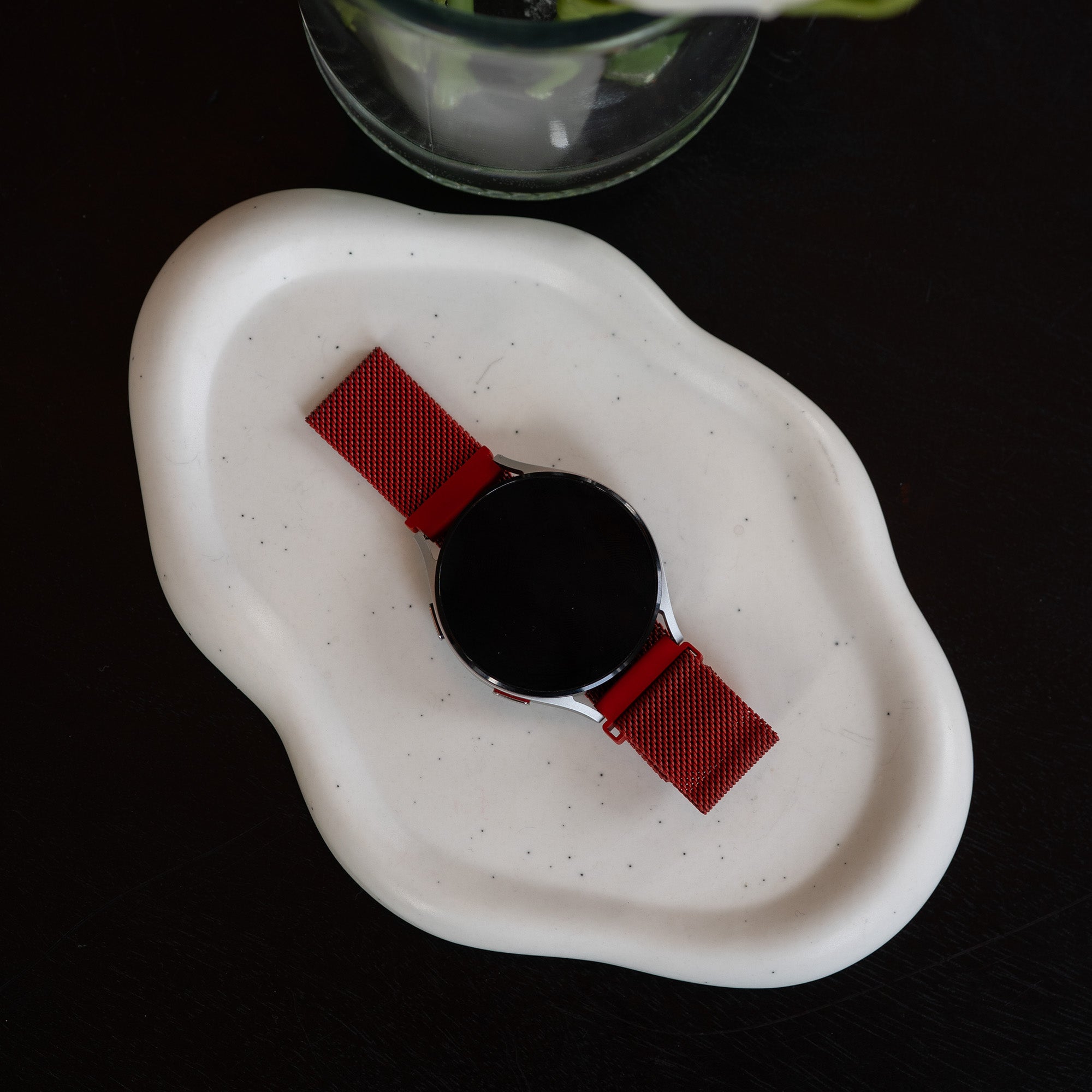 Samsung Galaxy Watch 7 - 44mm Milanese Strap (Red)