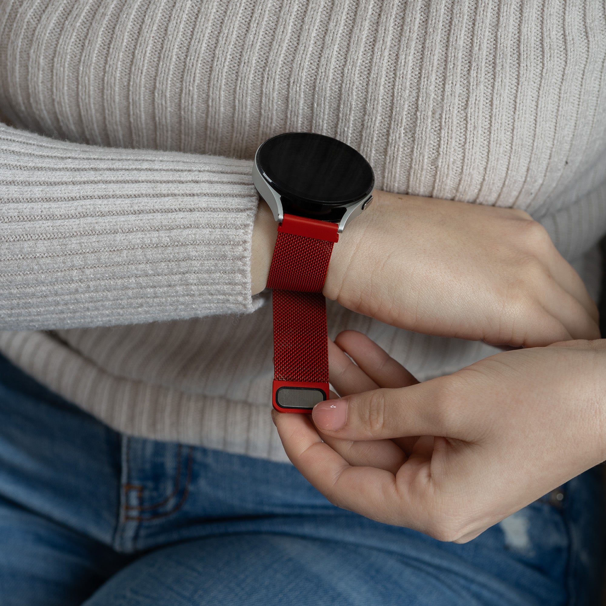 Samsung Galaxy Watch 7 - 44mm Milanese Strap (Red)