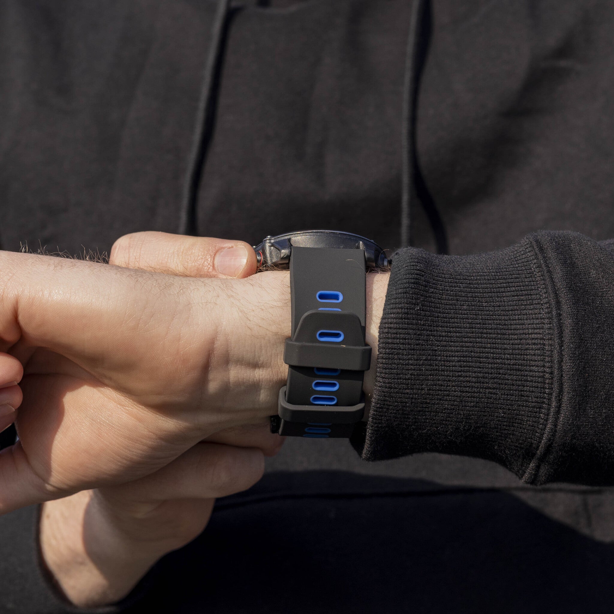 Garmin Fenix 8 Pro - 51mm Sport Strap with Buckle (Black/Blue)