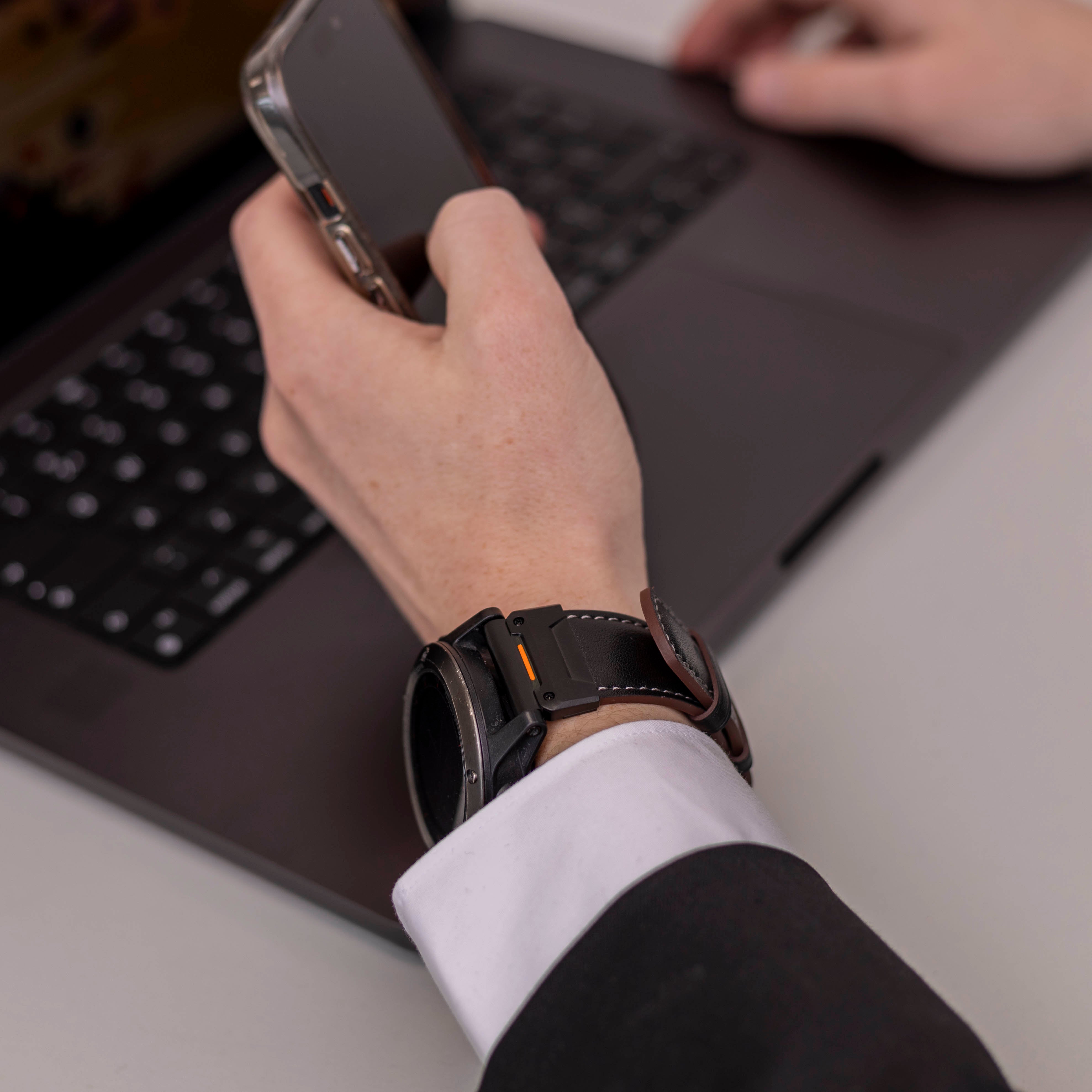 Garmin Fenix 8 - 51mm Genuine Leather Strap (Black)