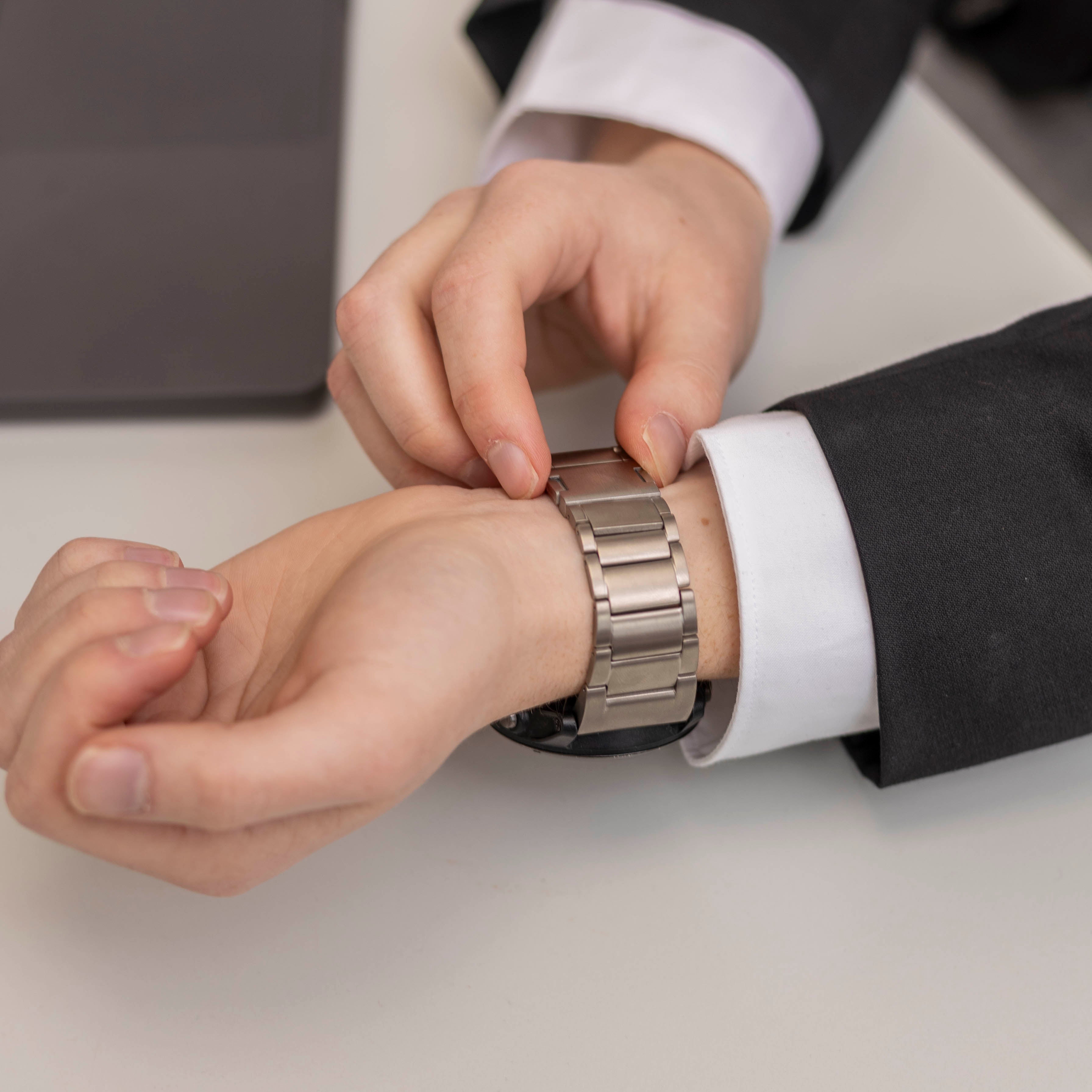 Garmin Fenix 3 Magnetisches Titanarmband (Silber)