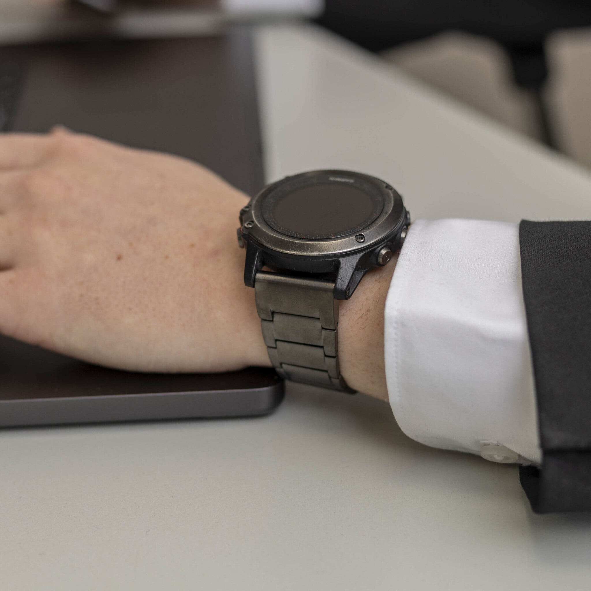 Garmin Fenix E magnetisches Titanarmband (Graphit)