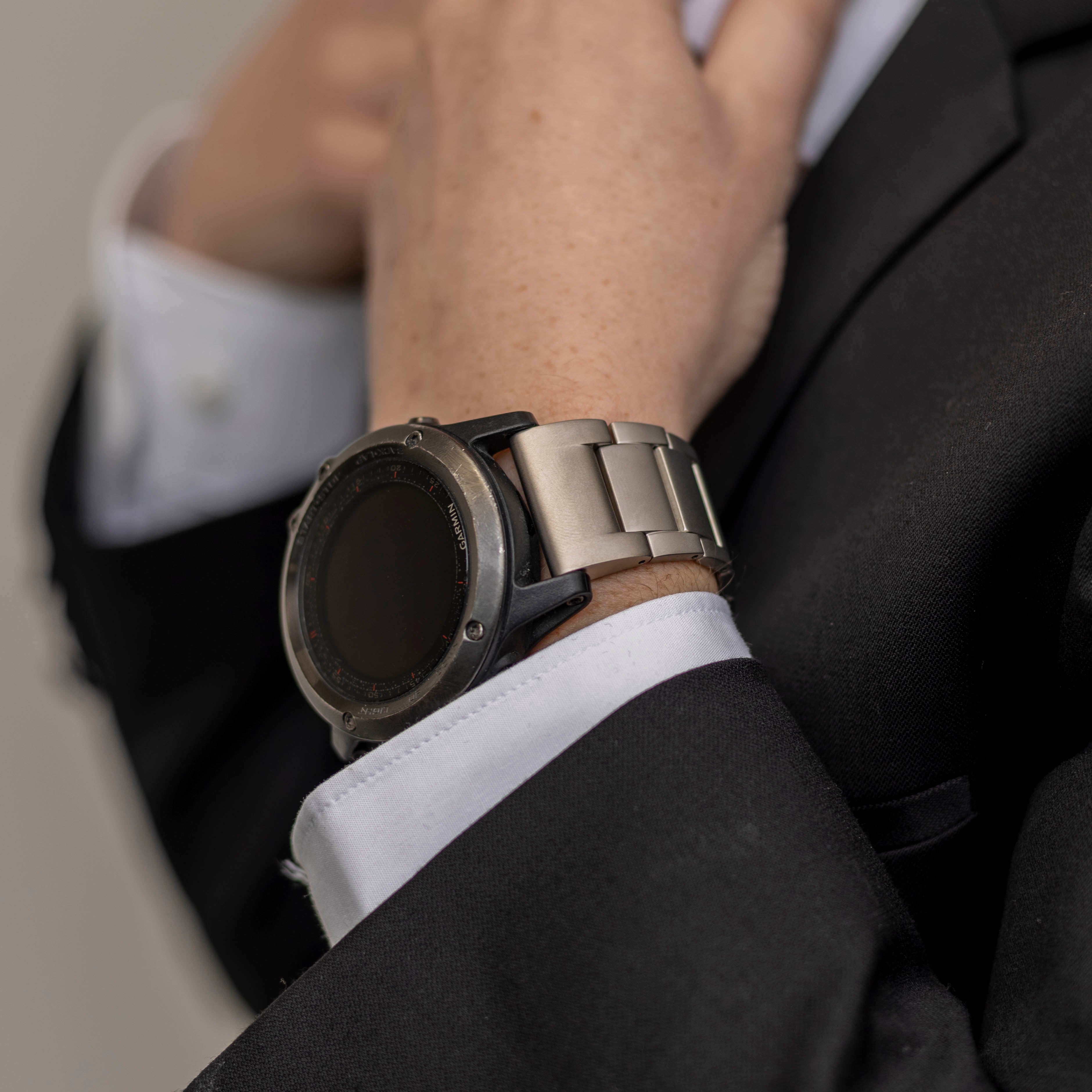 Garmin Fenix 8 - 51mm magnetisches Titanarmband (Titanium)