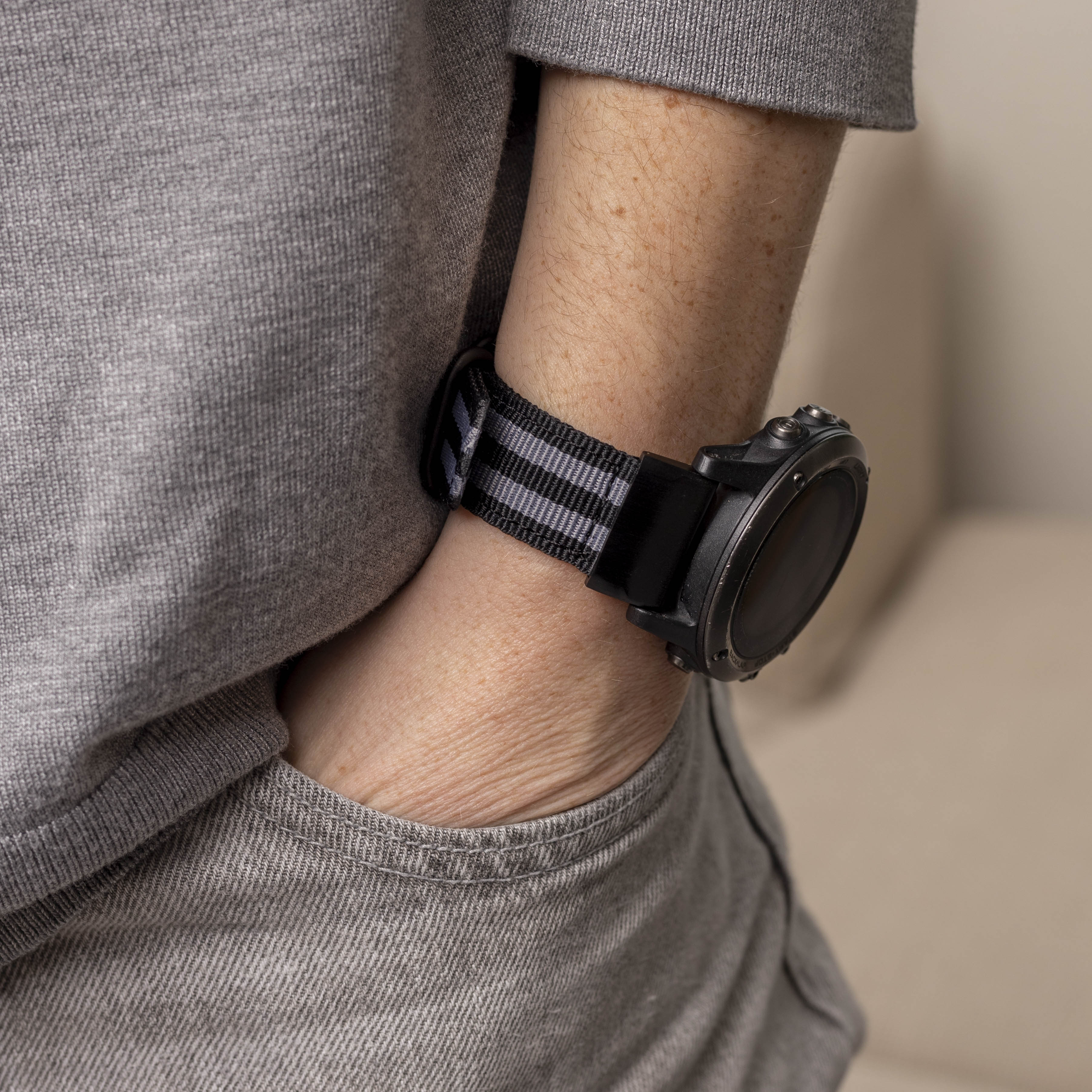 Garmin Quatix 3 / 6x / 7x Solar Buckled Nylon Strap (Black/Gray)