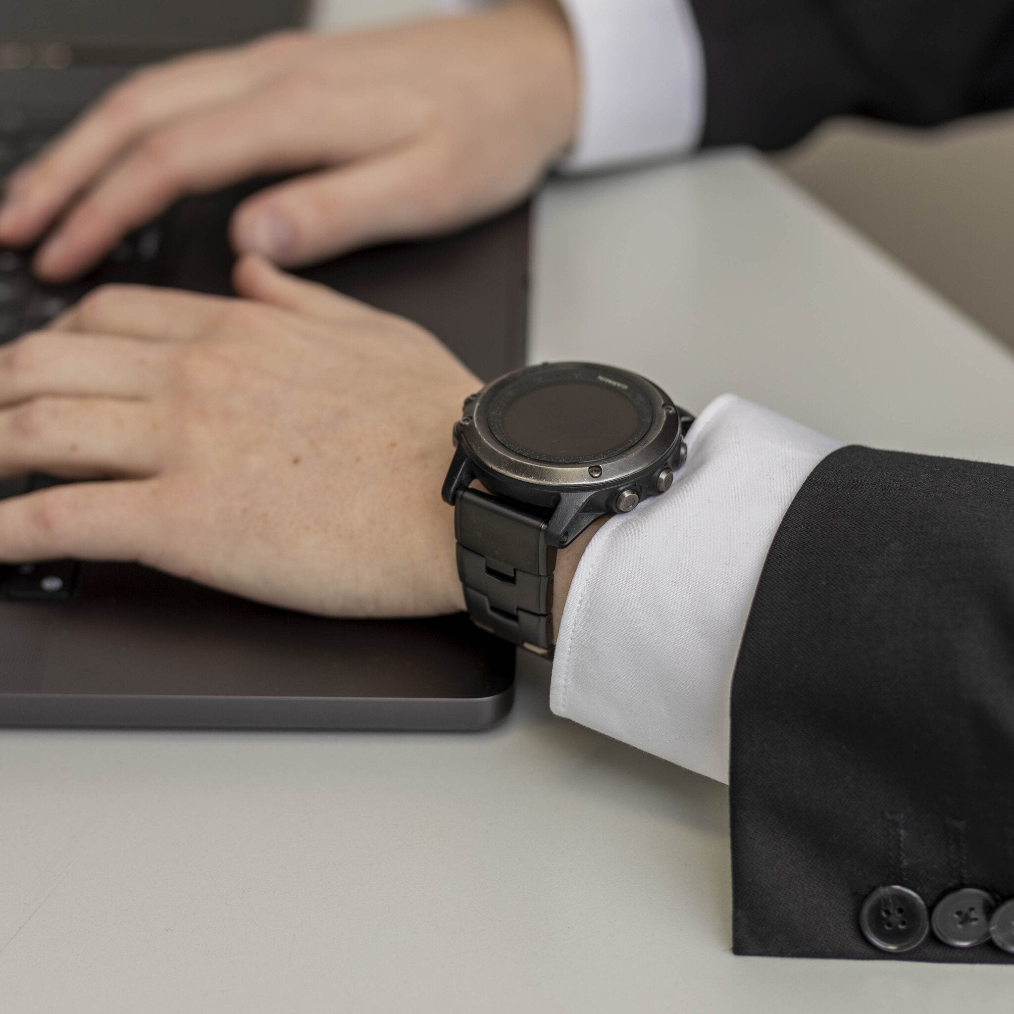 Garmin Forerunner 955 Titanarmband (Schwarz)