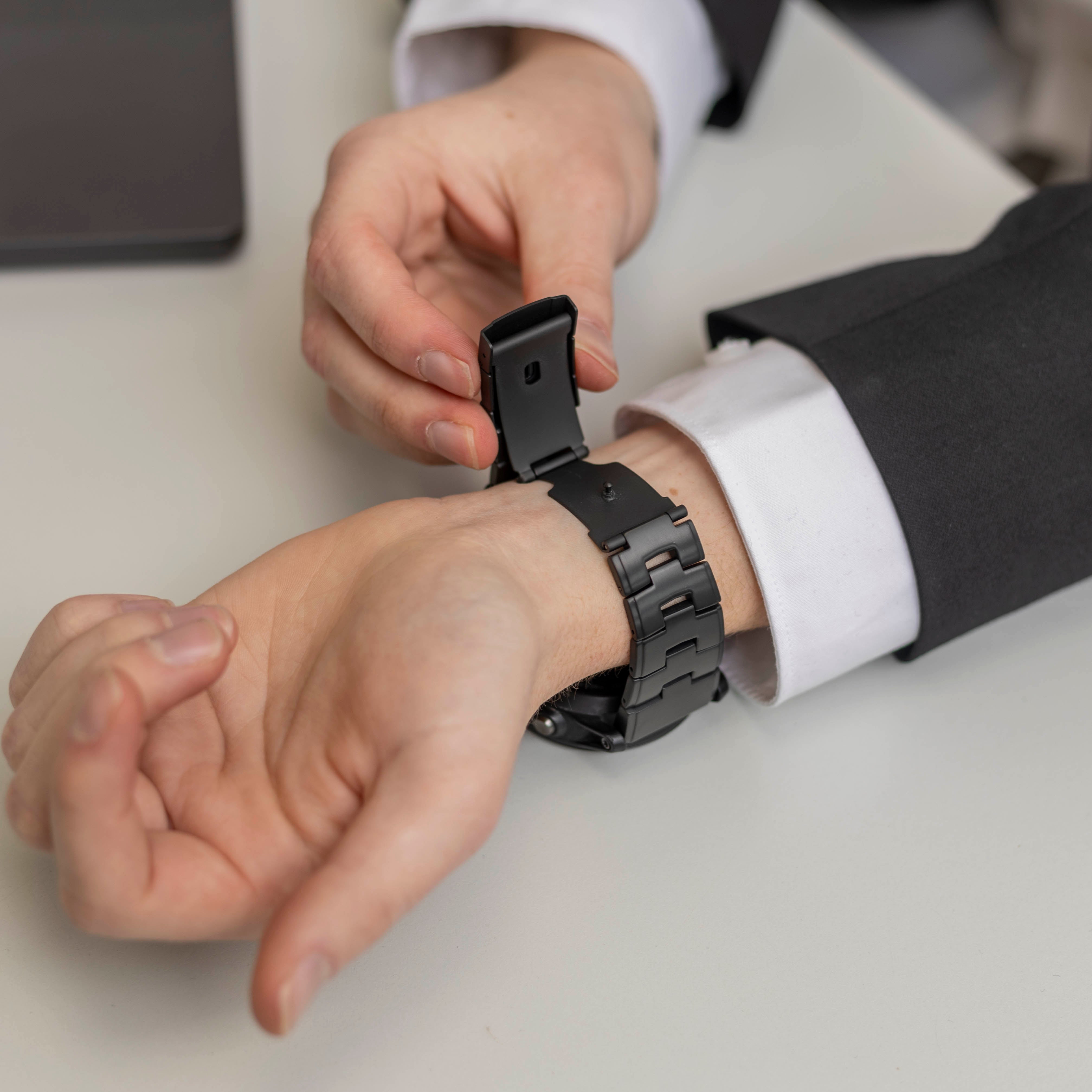 Garmin Quatix 3 / 6x / 7x Solar Titanium Strap (Black)