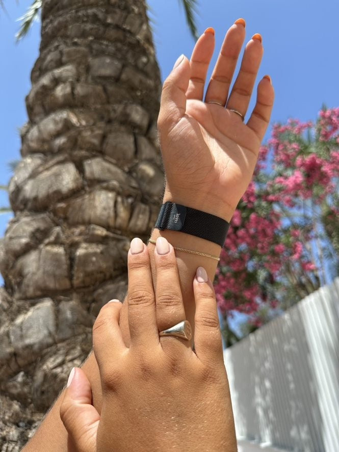 xoxo Wildhearts Apple Watch Milanese Strap (Black)