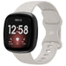 Fitbit Versa 4 Silikonarmband Classic (Gebrochenes Weiß)