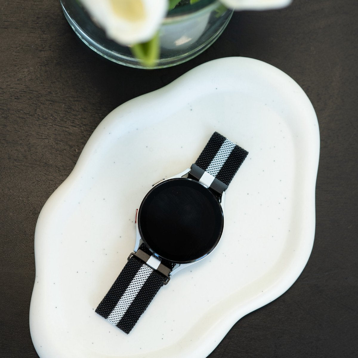 Samsung Galaxy Watch 7 - 40mm Milanese Armband (Schwarz/Weiß)