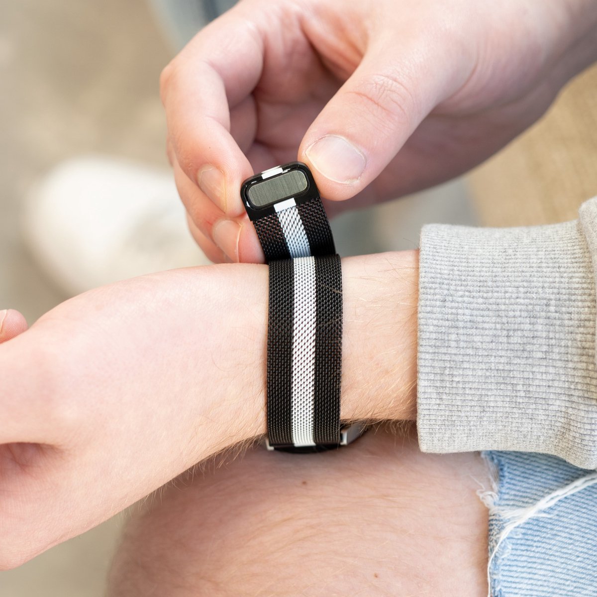 Samsung Galaxy Watch 7 - 40mm Milanese Armband (Schwarz/Weiß)