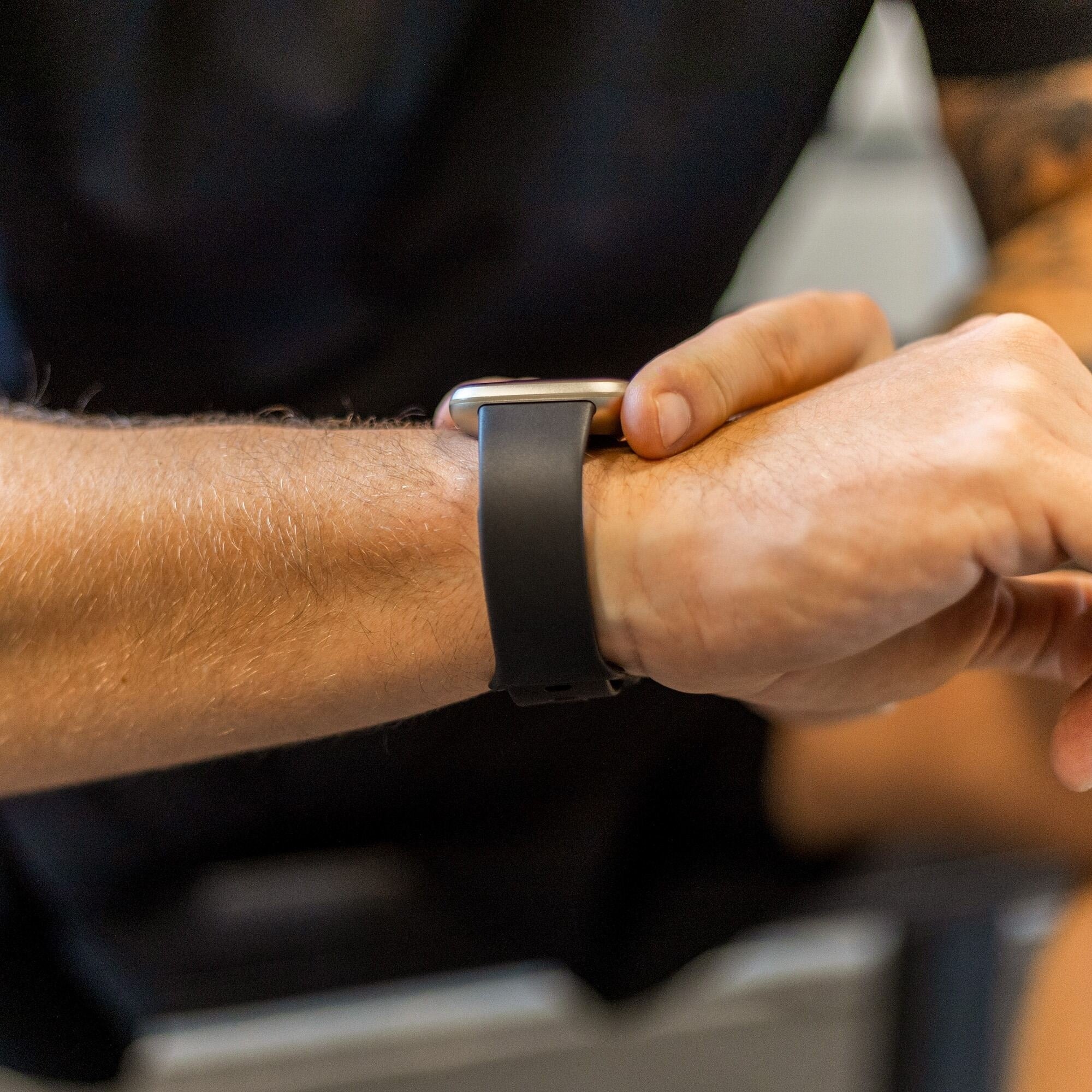 Fitbit Versa 4 Silikonarmband Classic (Schwarz)