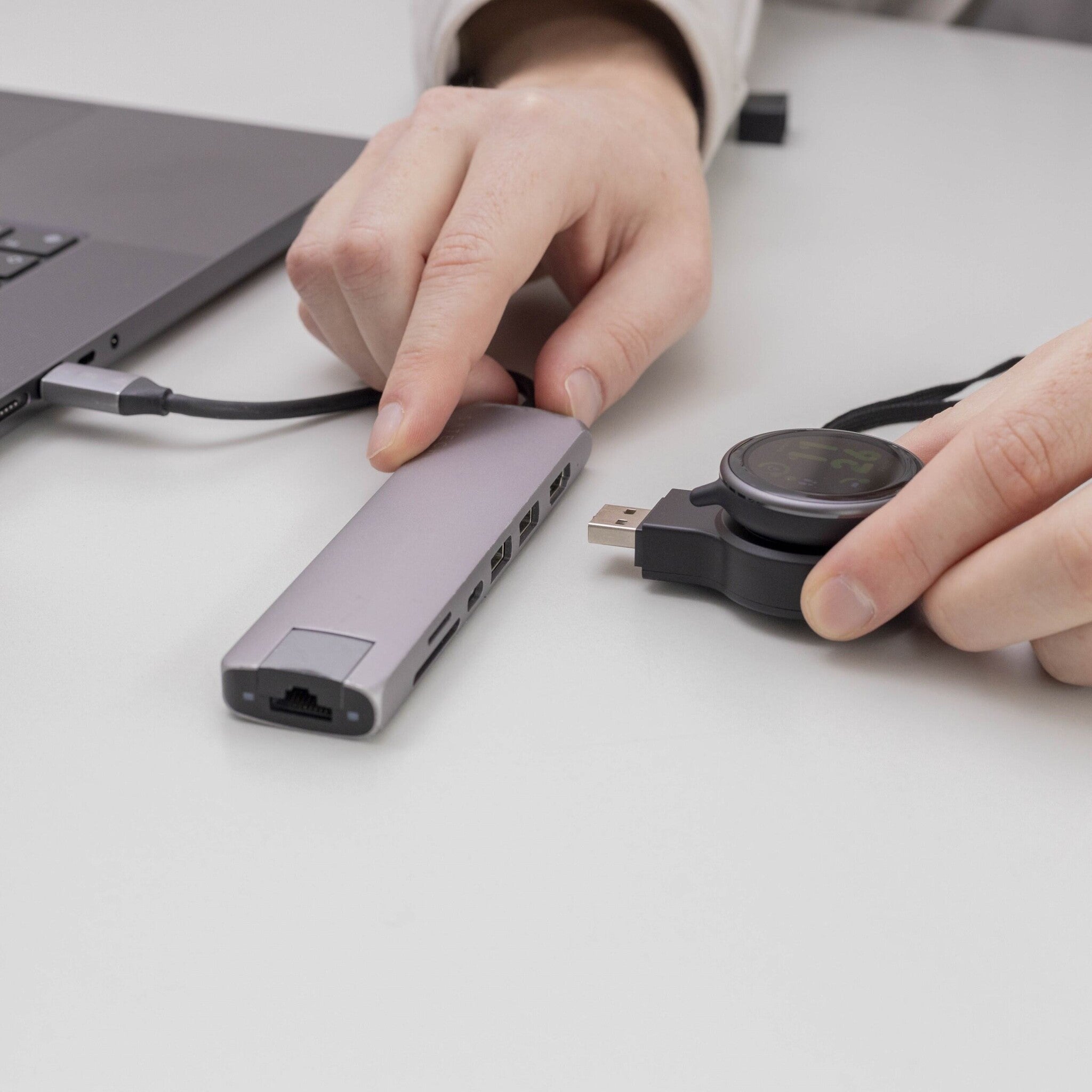 Garmin Fenix 5/6/7/8 Mini Ladegerät (Schwarz)