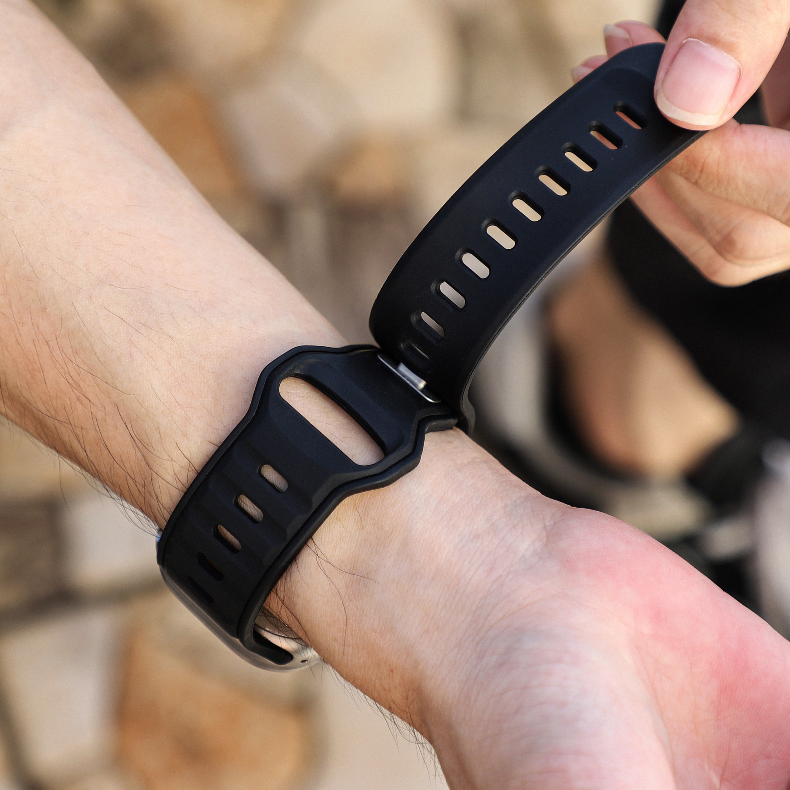 Apple Watch Premium Outdoor Silikonarmband (Schwarz/Schwarz)