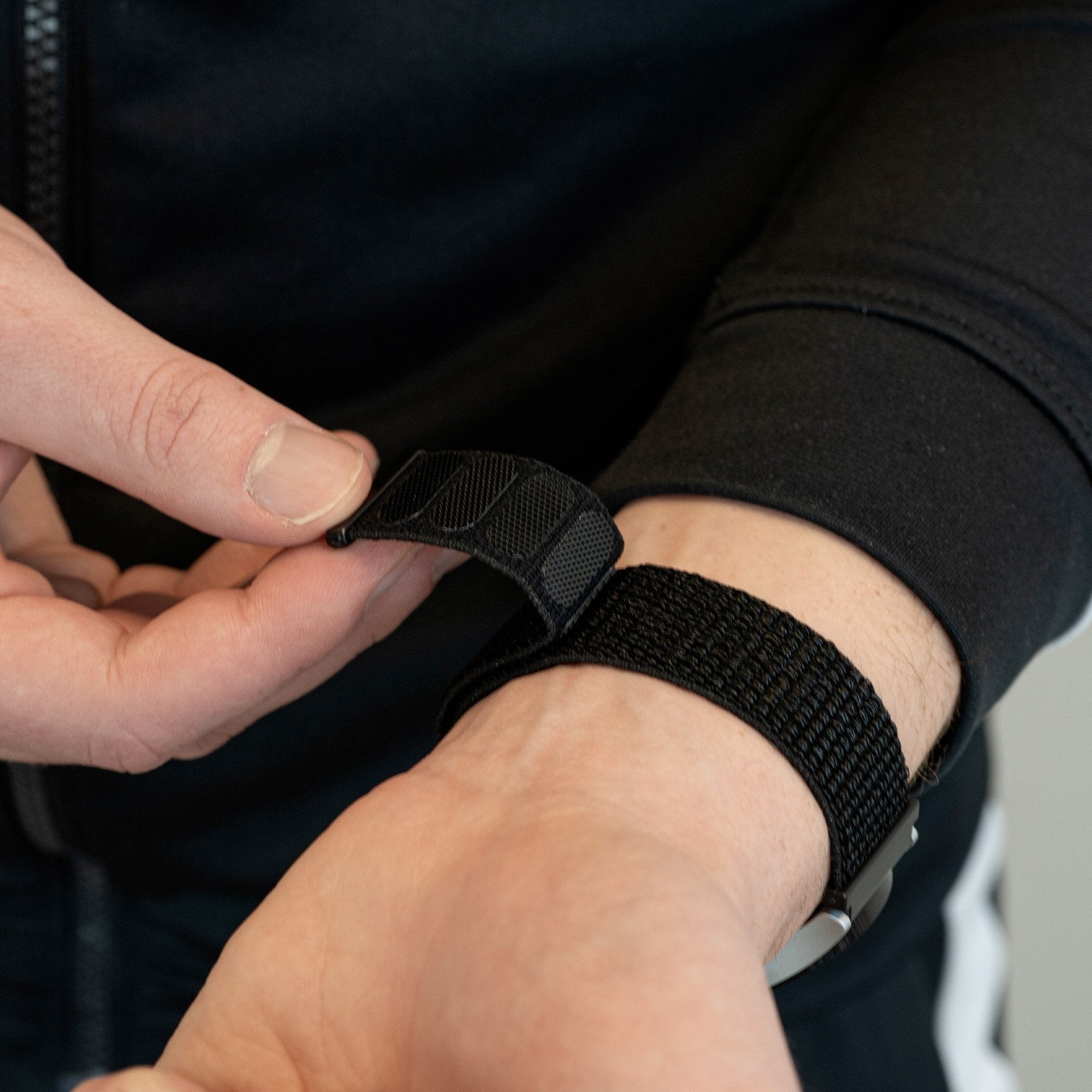 Bandz Coros Apex 2 Pro Nylon Loop Armband (Schwarz)