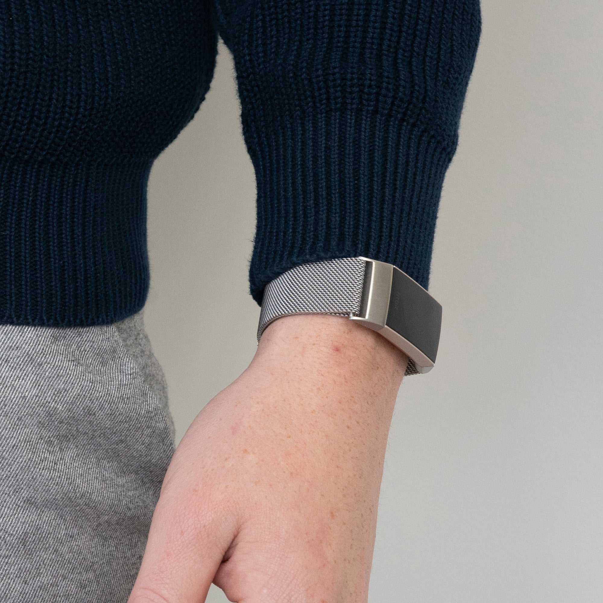 Bandz Fitbit Charge 4 Milanese Loop Armband (Silber)