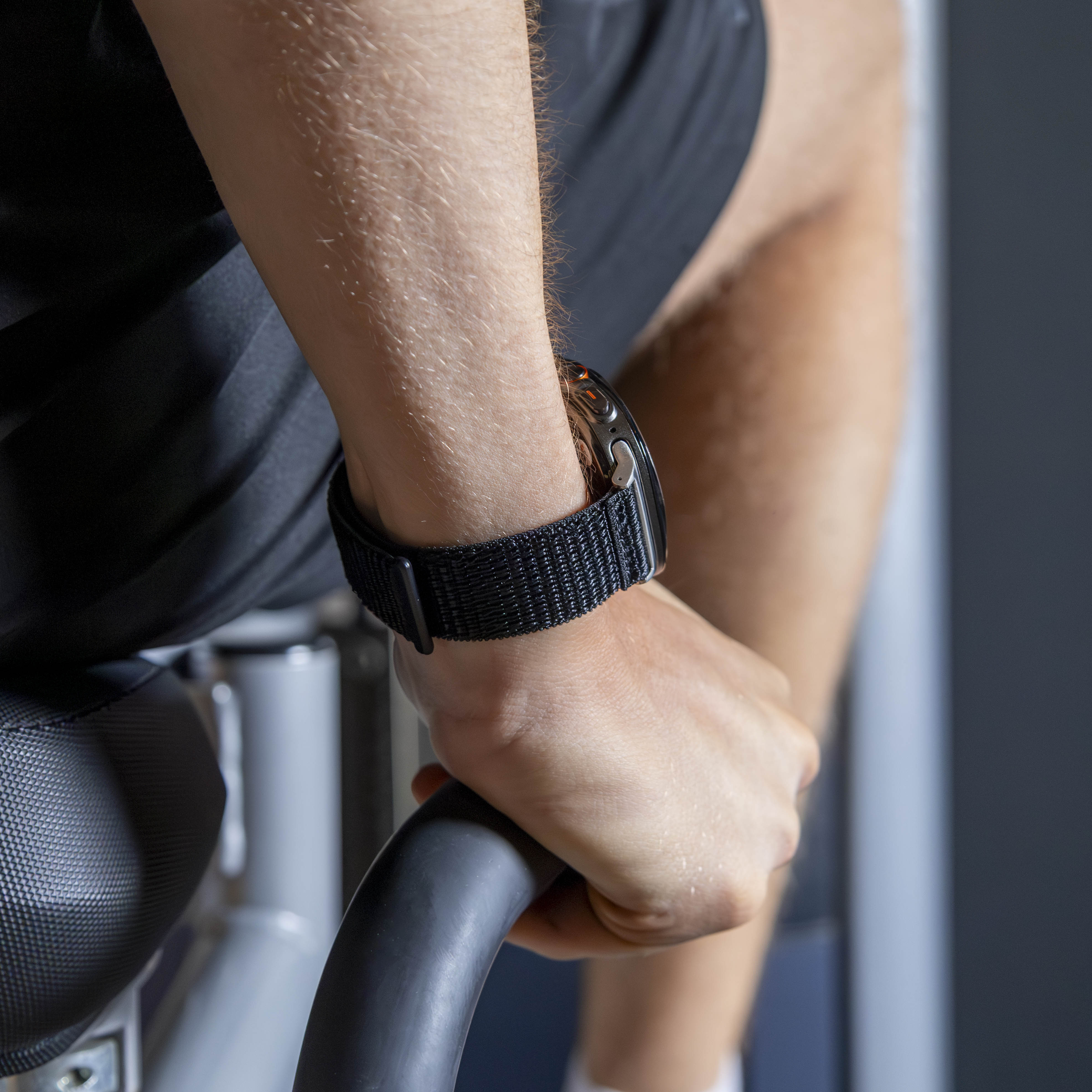 Bandz Samsung Galaxy Watch Ultra Nylon Loop Armband (Schwarz)