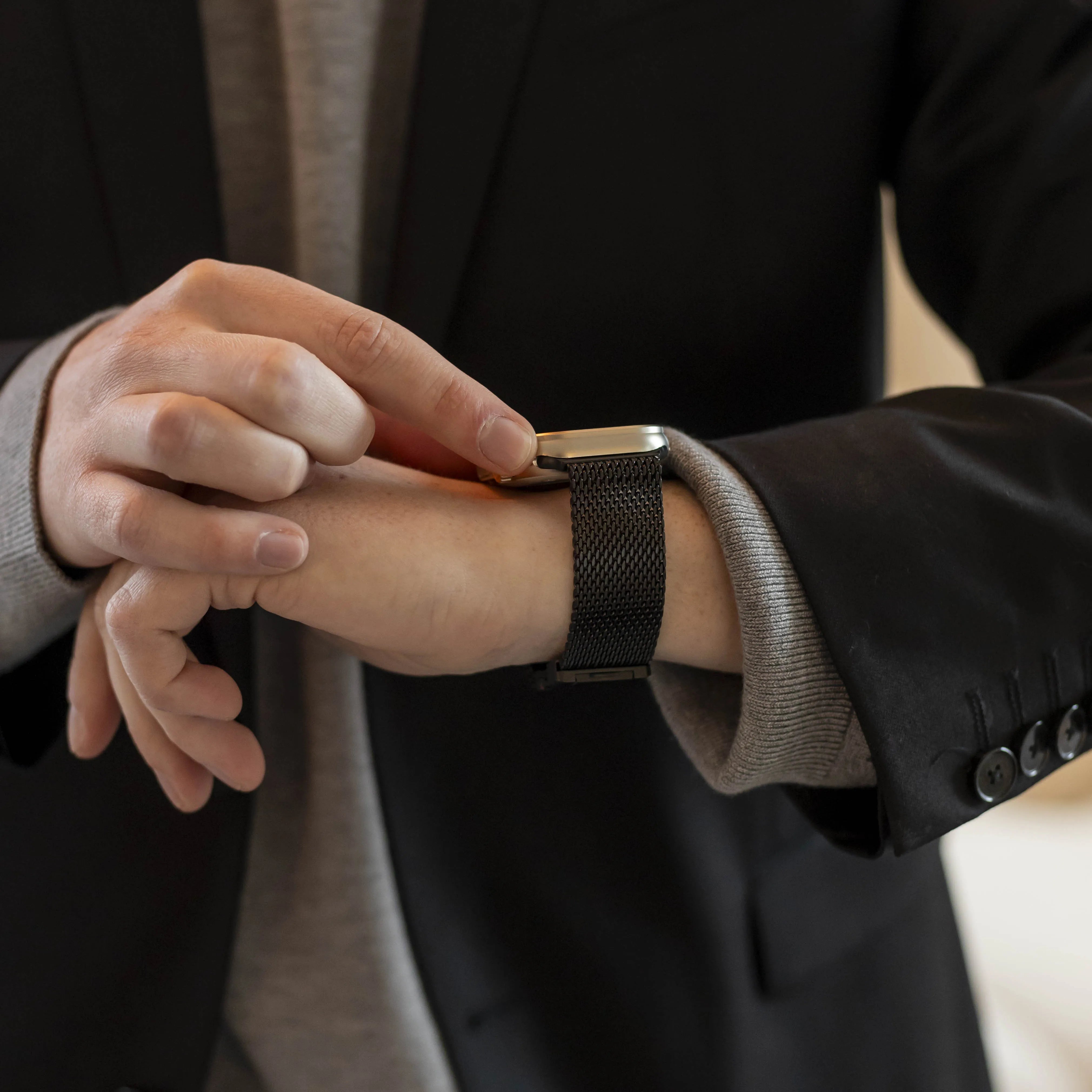 Bandz Apple Watch Milanese Loop Band mit P-Schnalle (Schwarz)