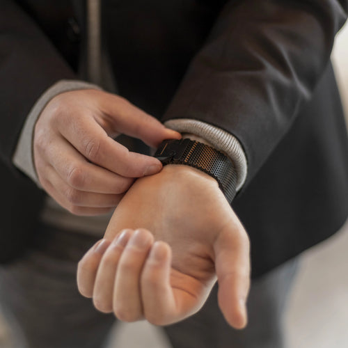 Bandz Apple Watch Milanese Loop Band mit P-Schnalle (Schwarz)