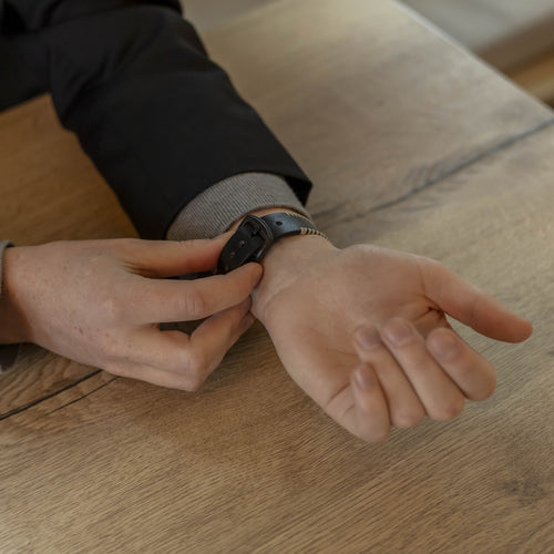 Suunto Vertical 2 Stitched Lederarmband (Schwarz)