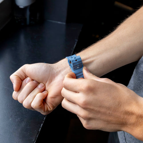 Samsung Galaxy Watch 6 44mm mit wellenförmigem Armband (Grau/Blau)