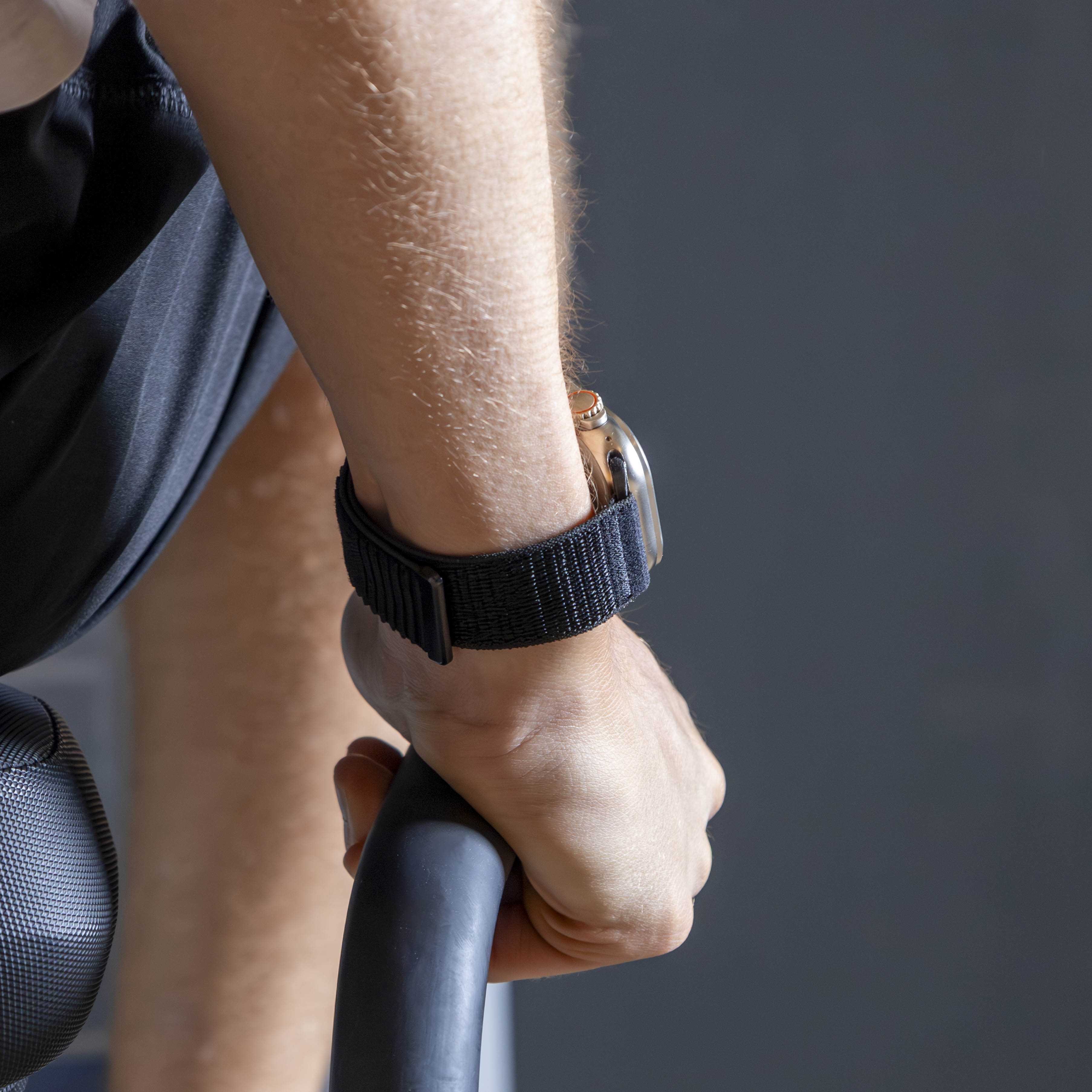 Strap-it Apple Watch Wave Nylonarmband (Schwarz)