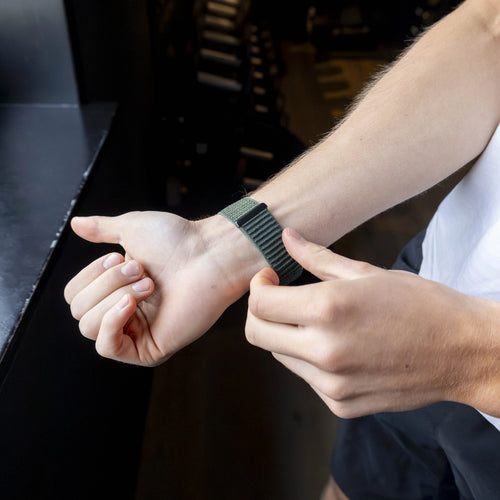Strap-it Apple Watch Wave Nylonarmband (Dunkel Grün)