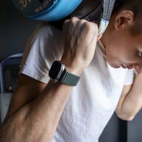Strap-it Apple Watch Wave Nylonarmband (Dunkel Grün)
