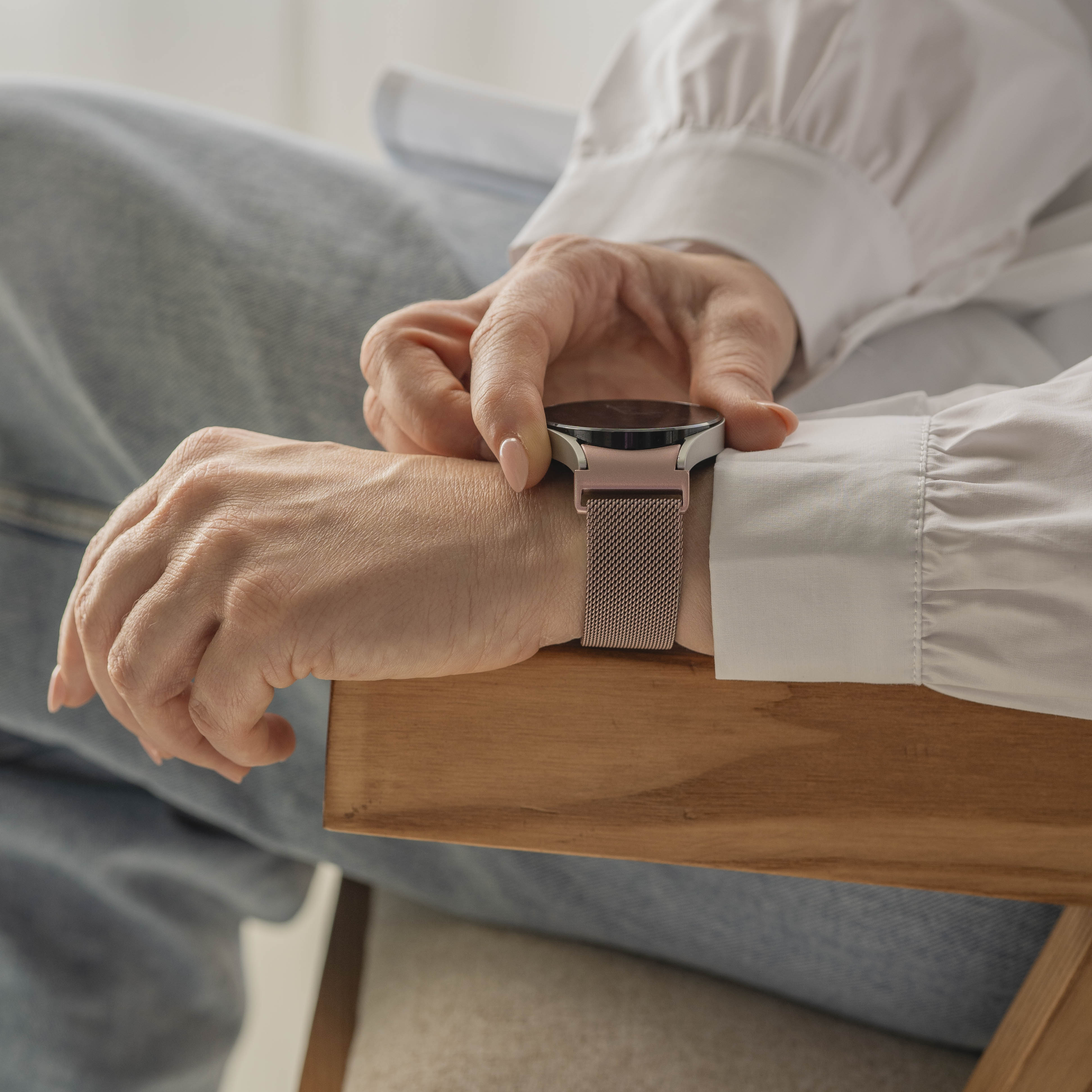 Samsung Galaxy Watch 4 40mm 'One Push' Milanese Strap (Pink)