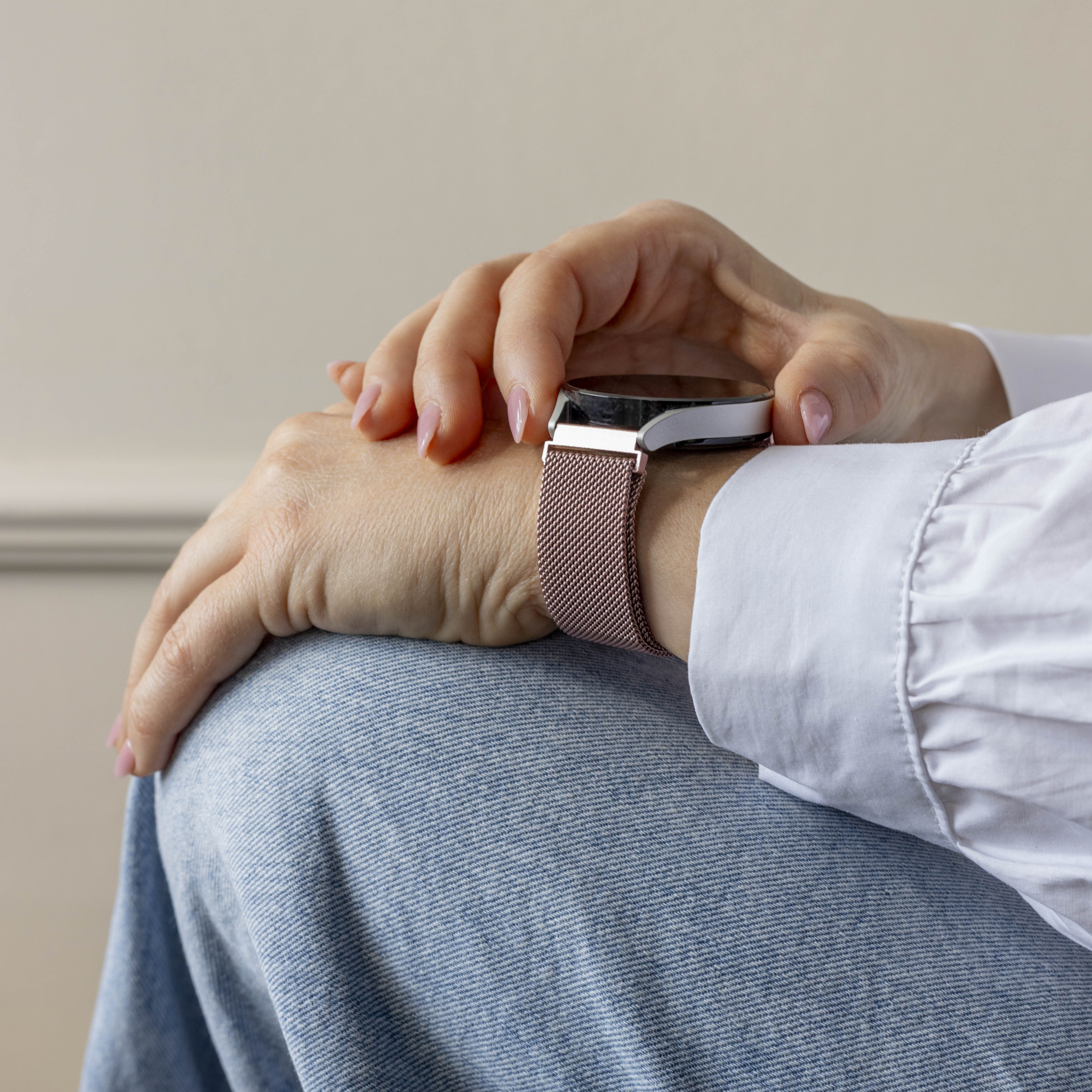 Samsung Galaxy Watch 4 44mm Milanese Strap (Pink)