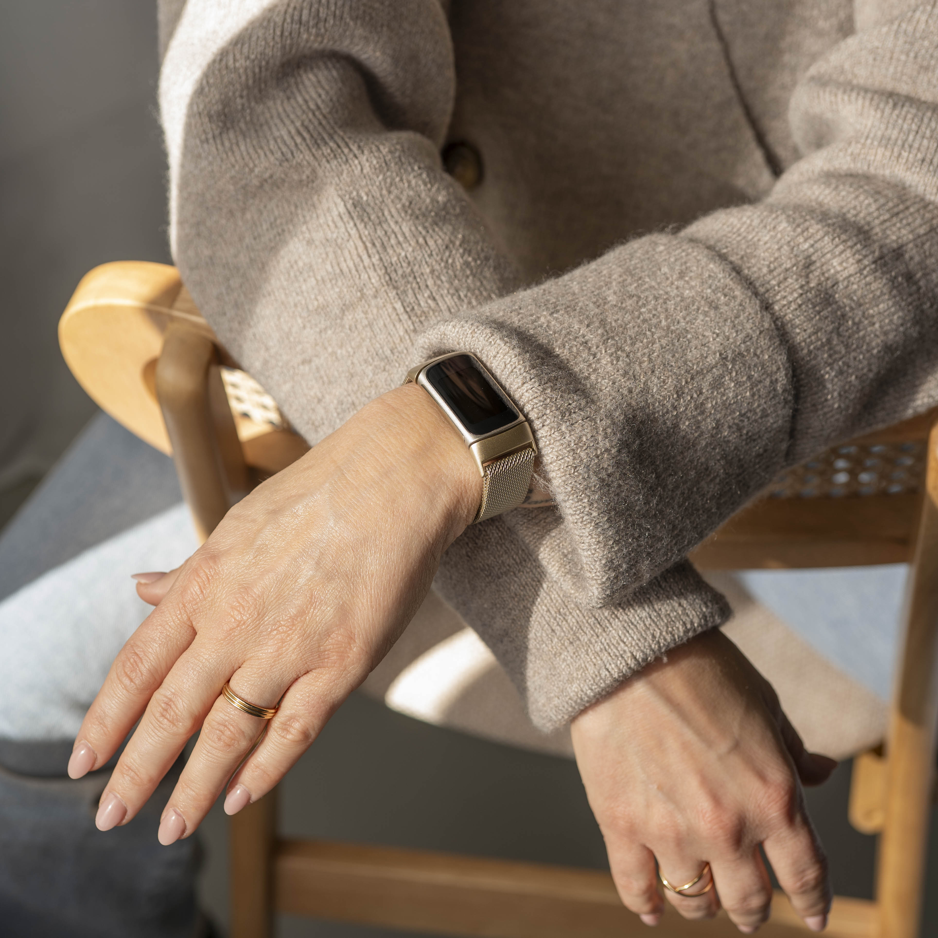 Fitbit Charge 5 Milanese-Armband (Champagner)