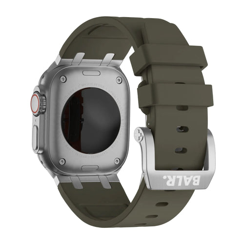Balr. Apple Watch Ultra flüssiges Silikonarmband (Braun/Silber)