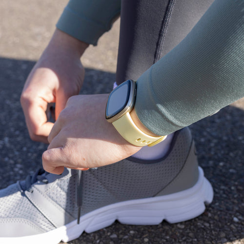 Fitbit Sense 2 Silikonarmband Classic (Hellgelb)
