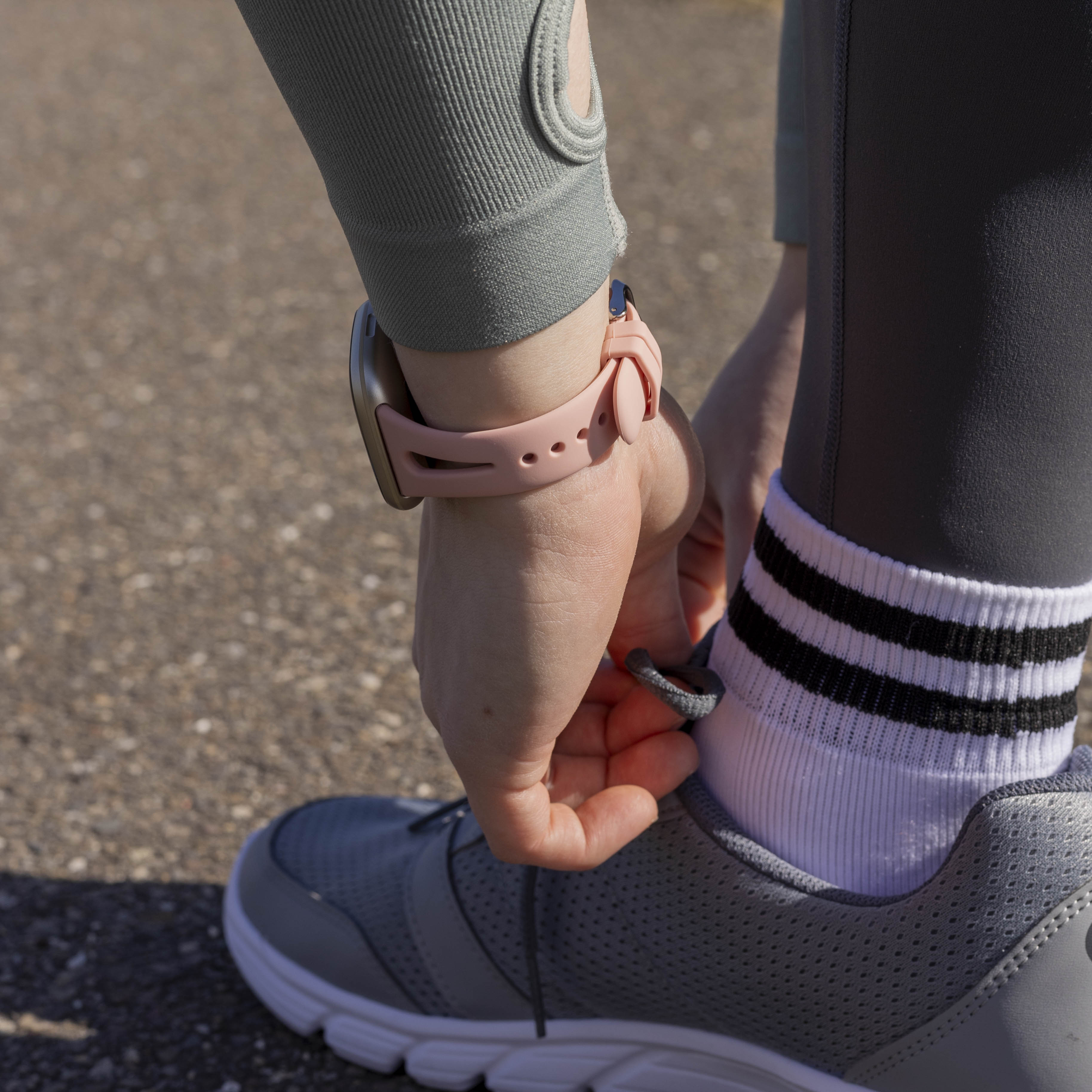 Fitbit Versa 4 Luxus-Silikonarmband (Rosa)