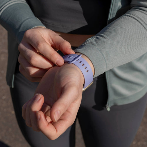 Fitbit Versa 4 Silikonarmband Classic (Lavendel)